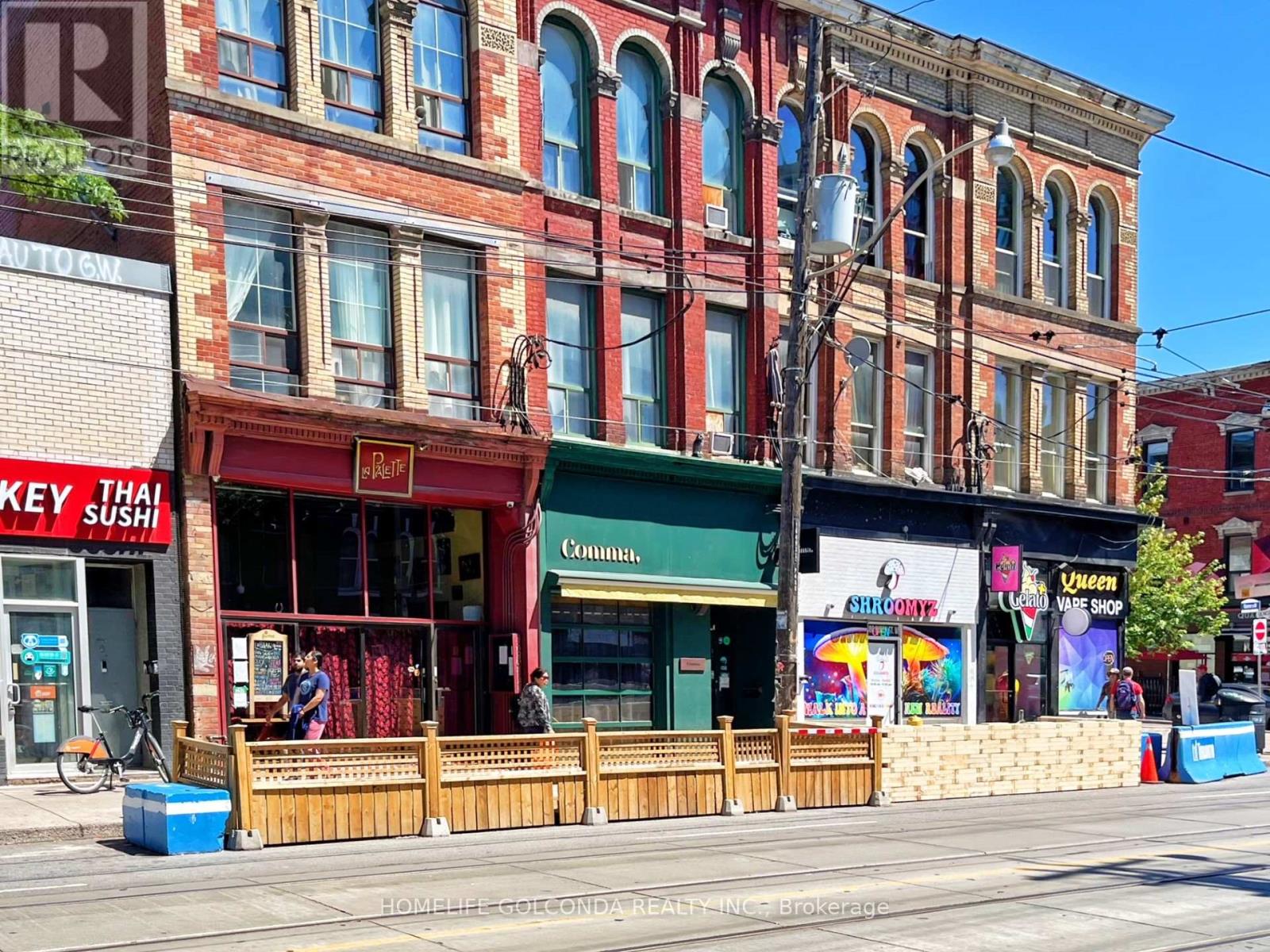 490 QUEEN STREET W