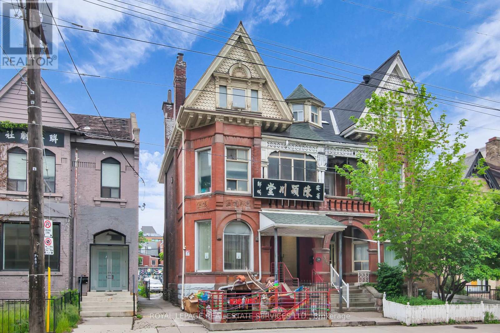 MAIN FLOOR – 346 DUNDAS STREET W