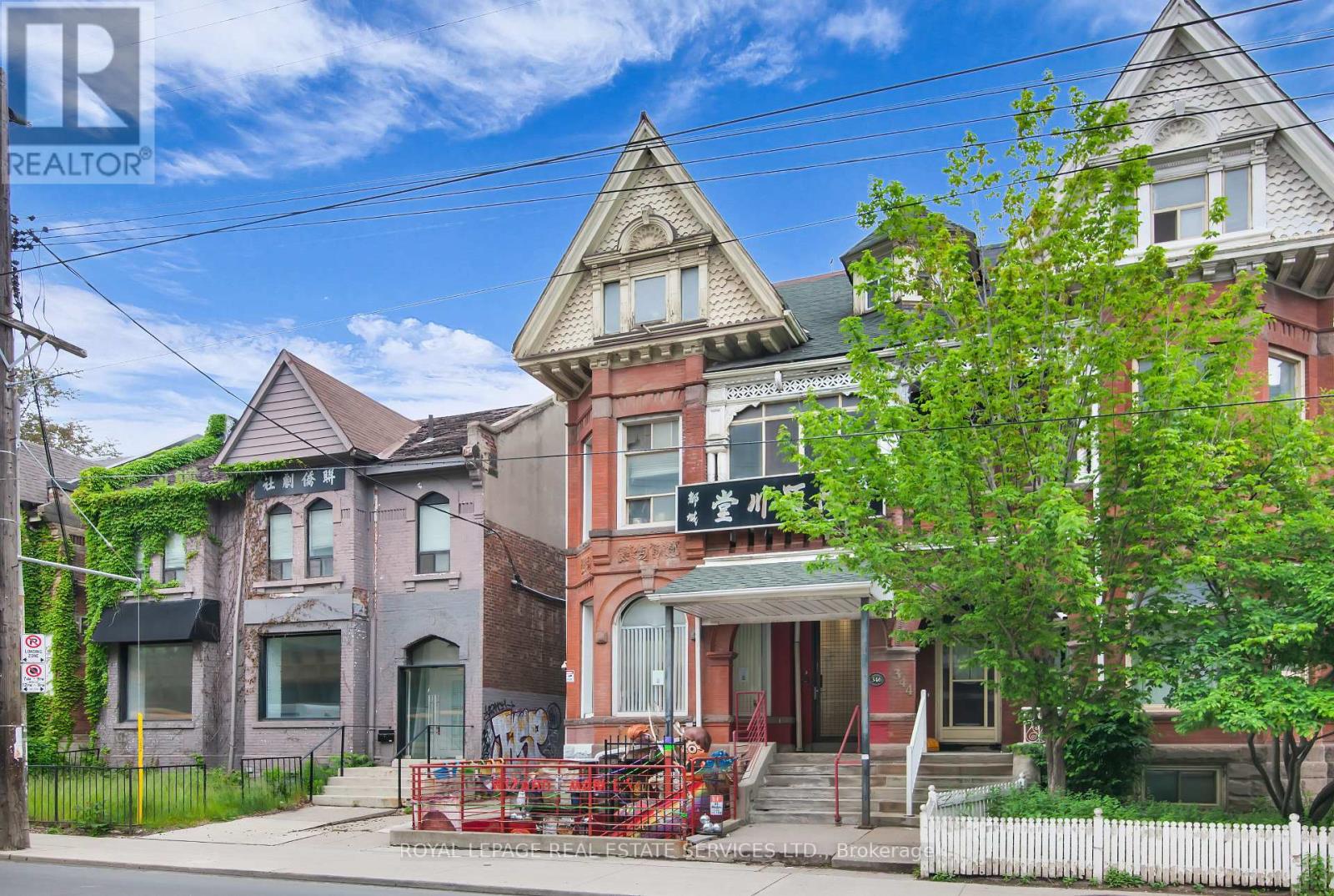 MAIN FLOOR – 346 DUNDAS STREET W
