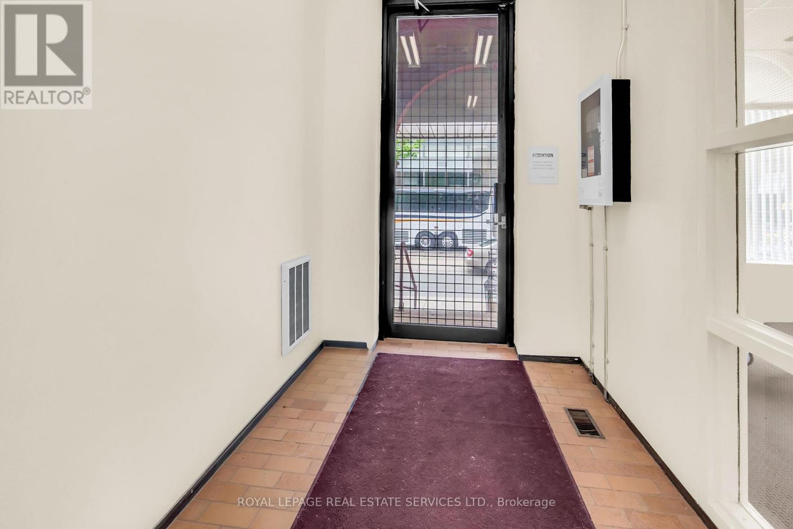 MAIN FLOOR – 346 DUNDAS STREET W