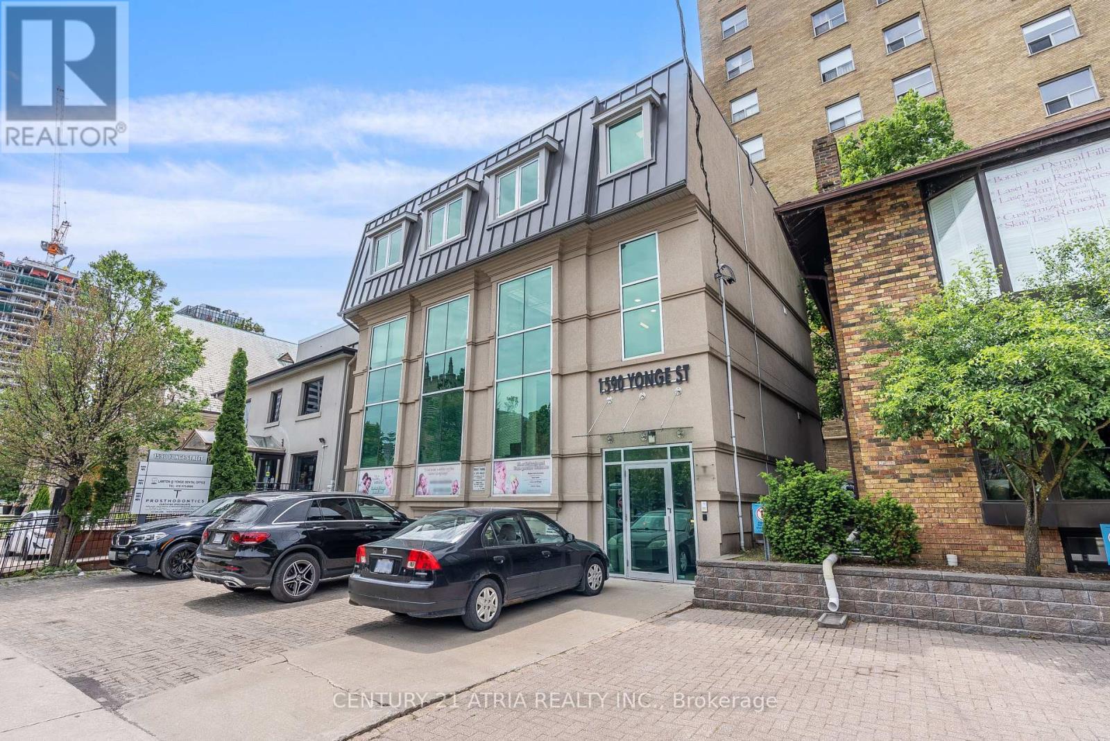 101 – 1590 YONGE STREET