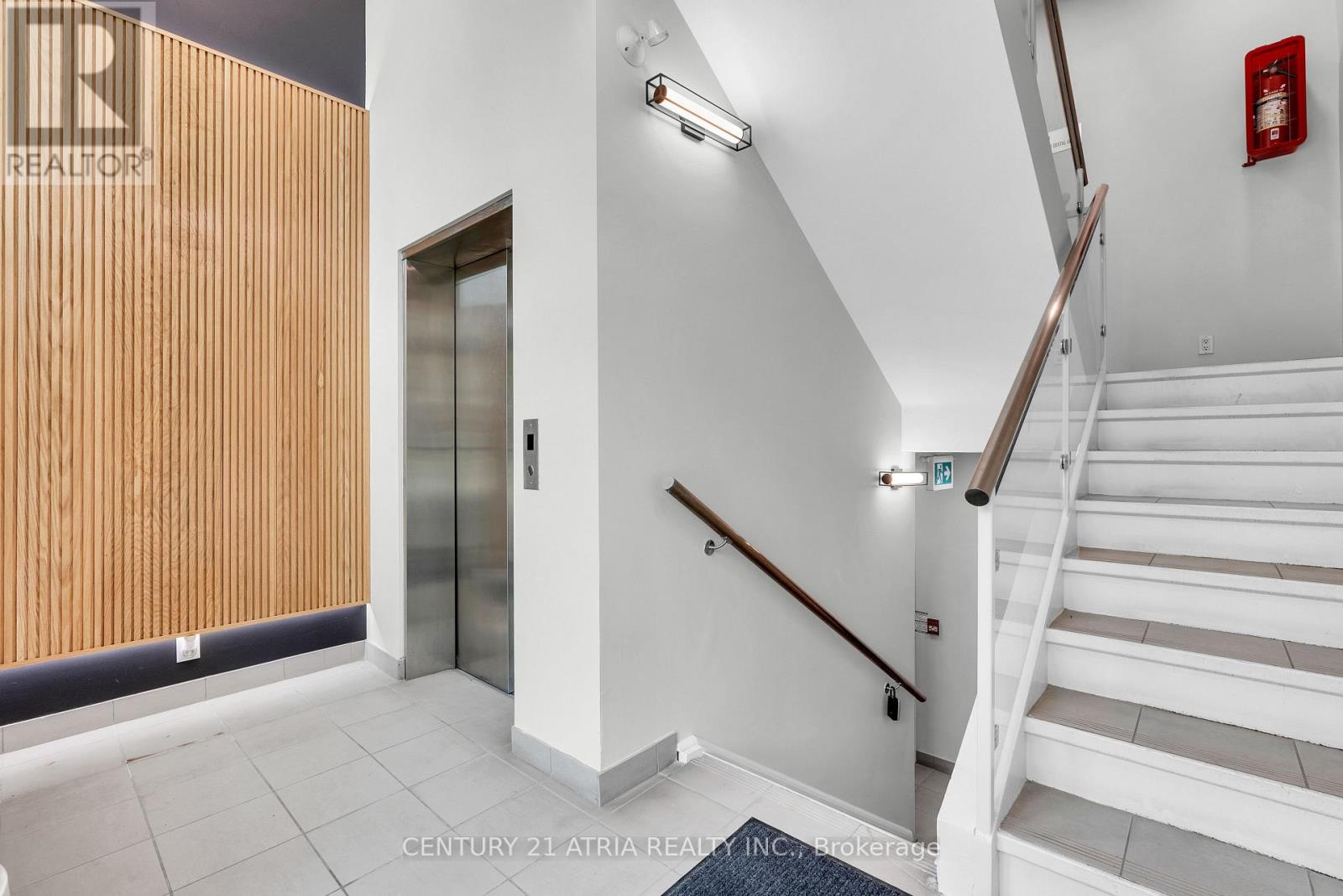 101 – 1590 YONGE STREET