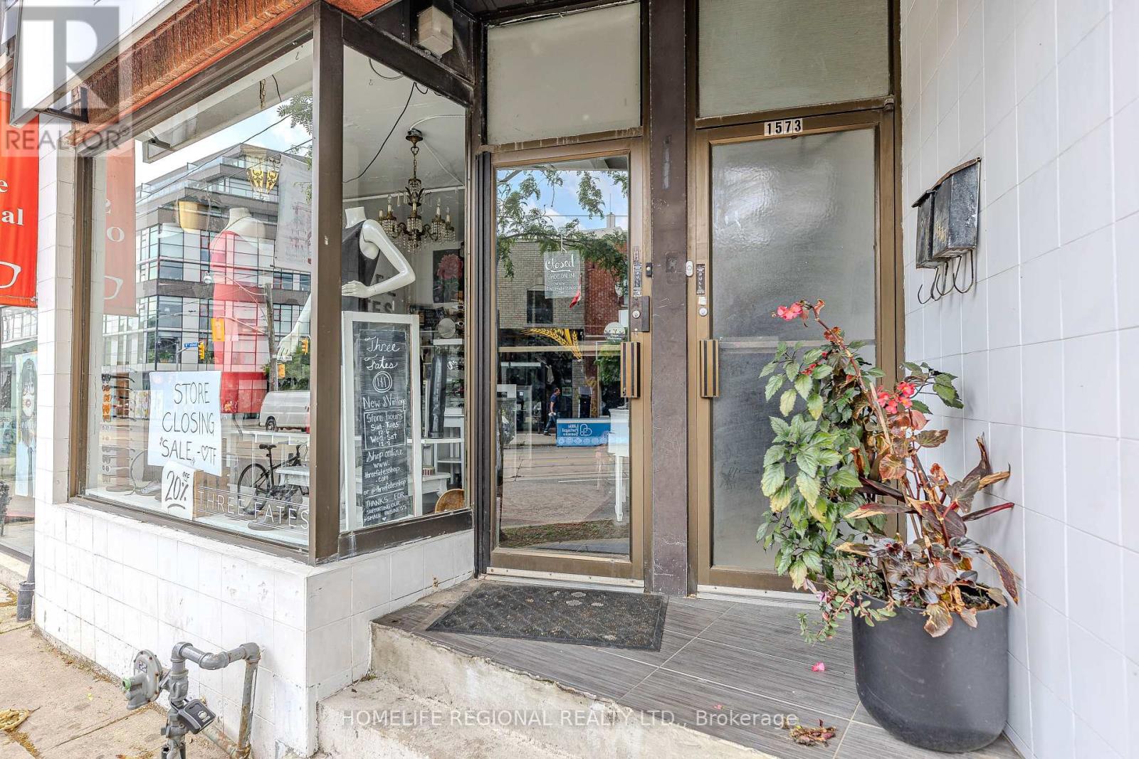 2ND FLOOR – 1573 DUNDAS STREET W