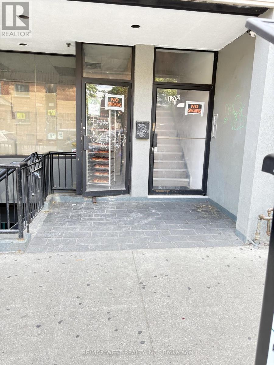 1309 DUNDAS STREET W