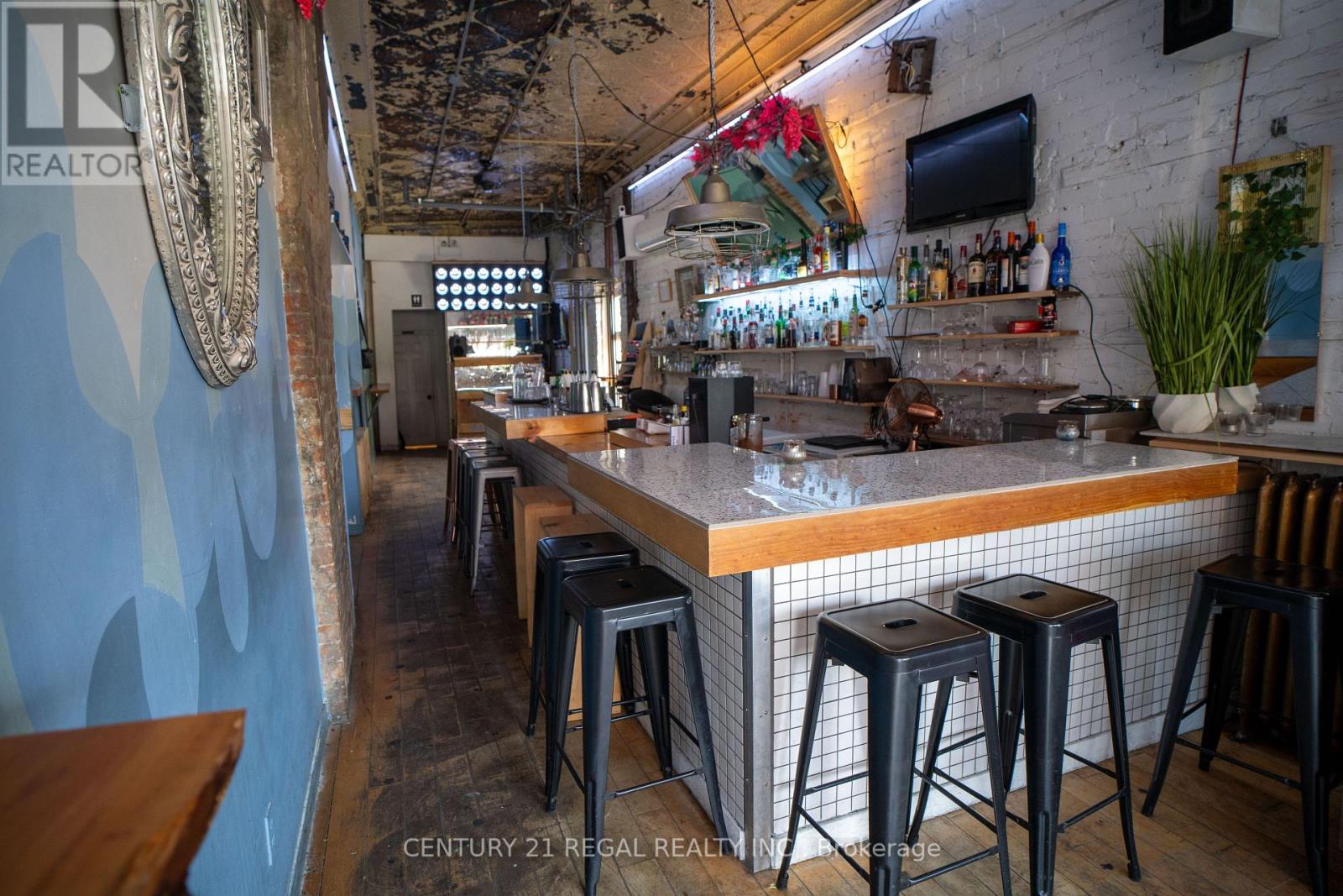 1615 DUNDAS STREET W