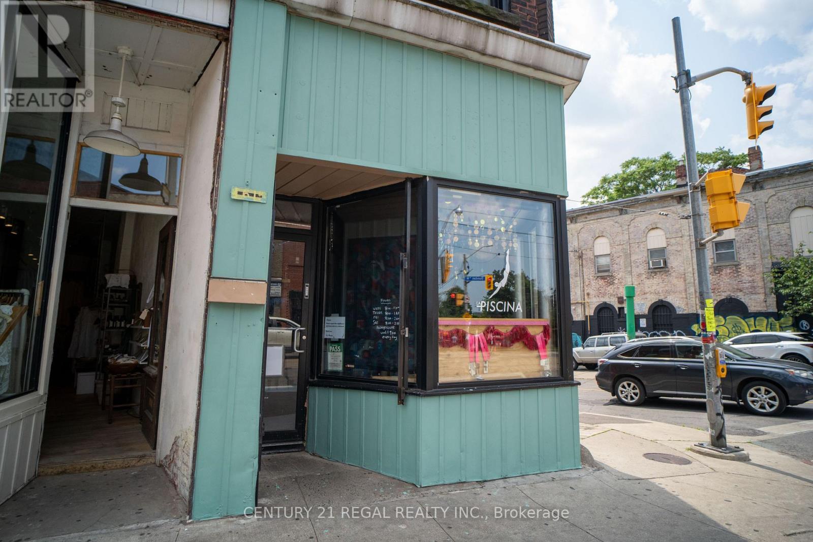 1615 DUNDAS STREET W