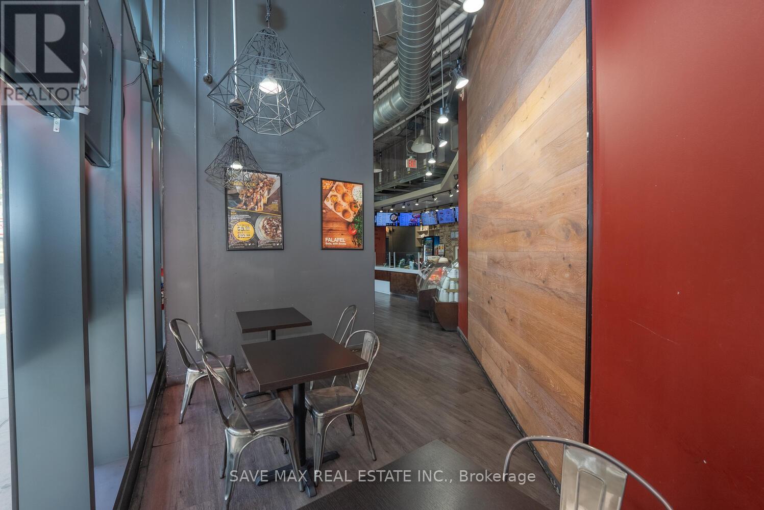 155 DUNDAS STREET E