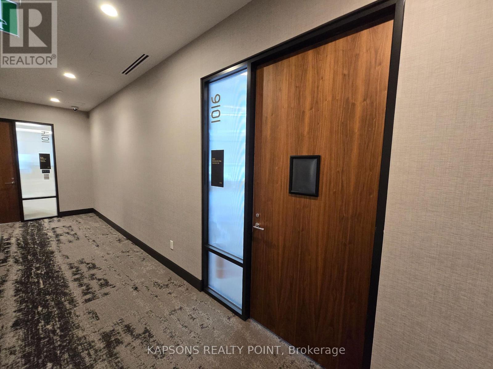 1016 – 130 QUEENS QUAY E