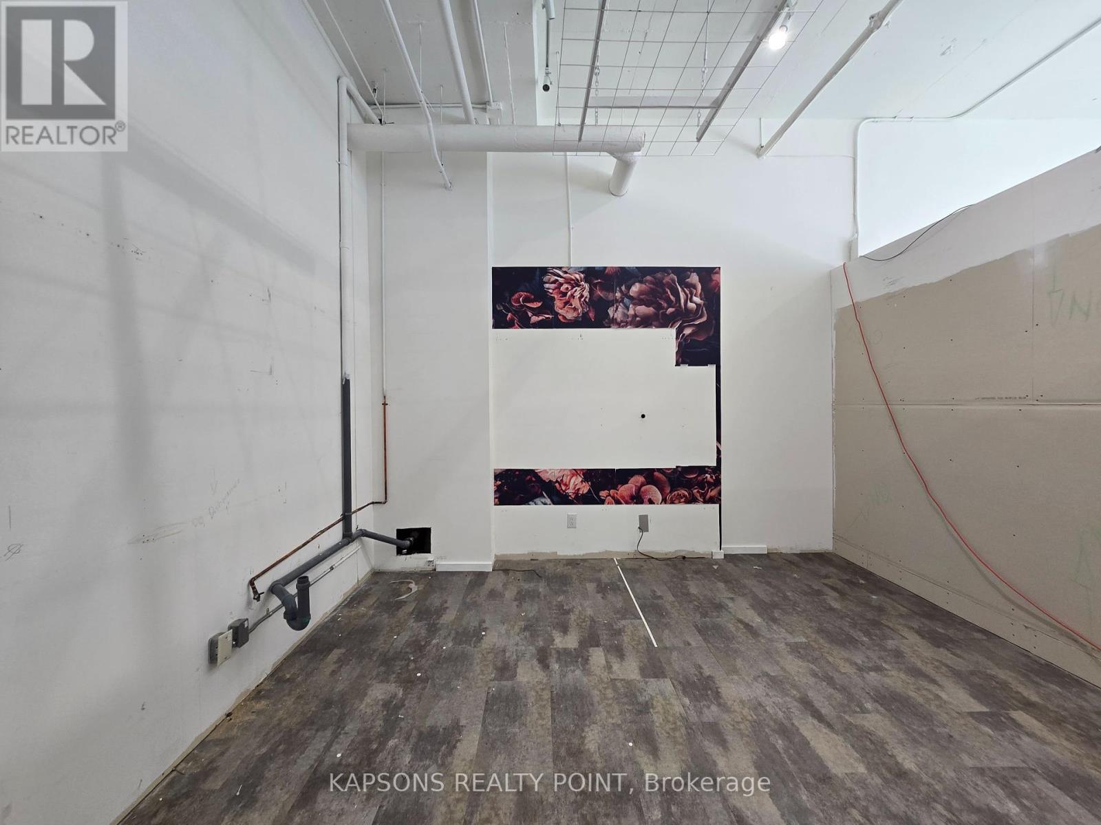 1016 – 130 QUEENS QUAY E