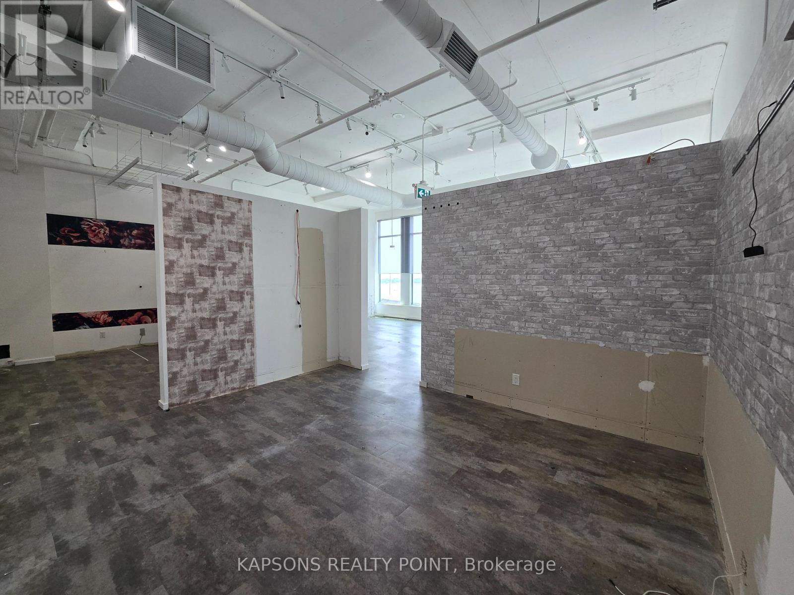 1016 – 130 QUEENS QUAY E