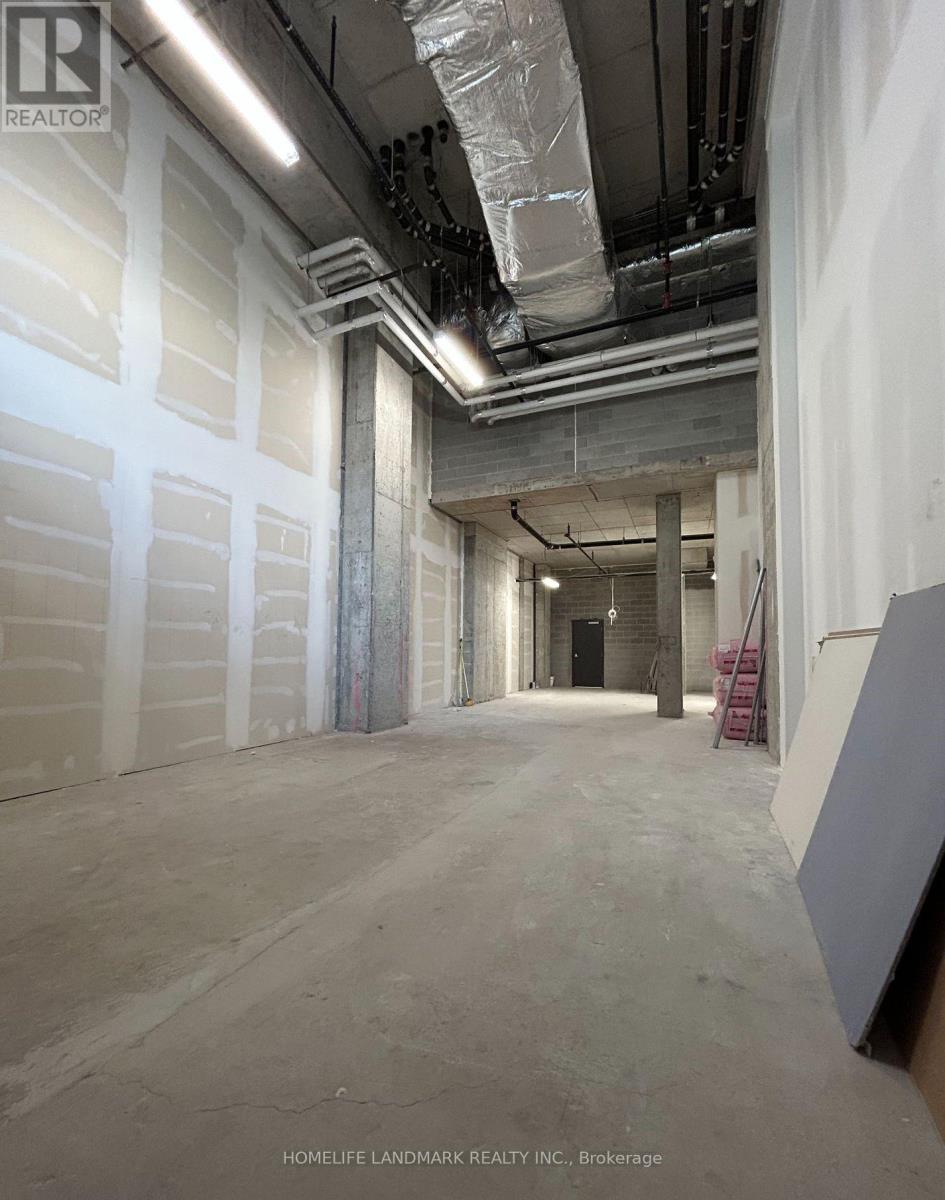 B2 – 200 DUNDAS STREET E