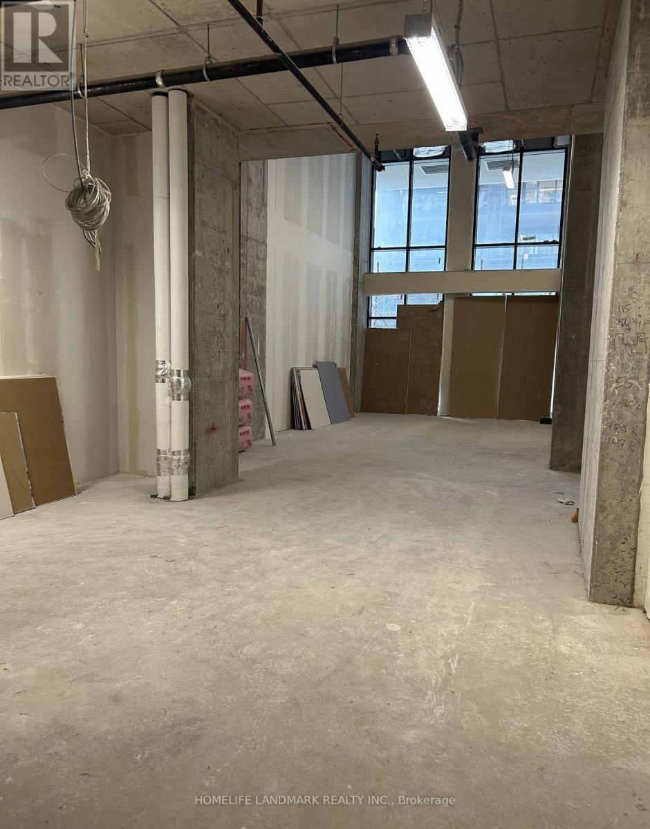 B2 – 200 DUNDAS STREET E