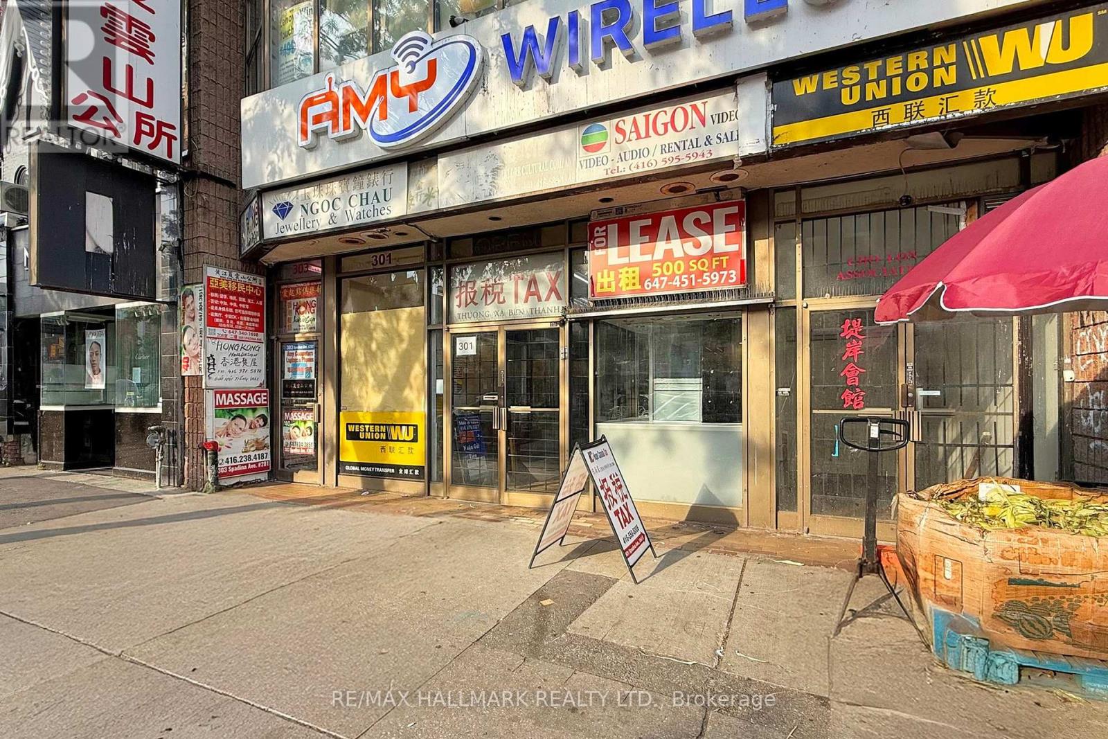 2 & 4(1 COMBINED UNIT) – 301 SPADINA AVENUE
