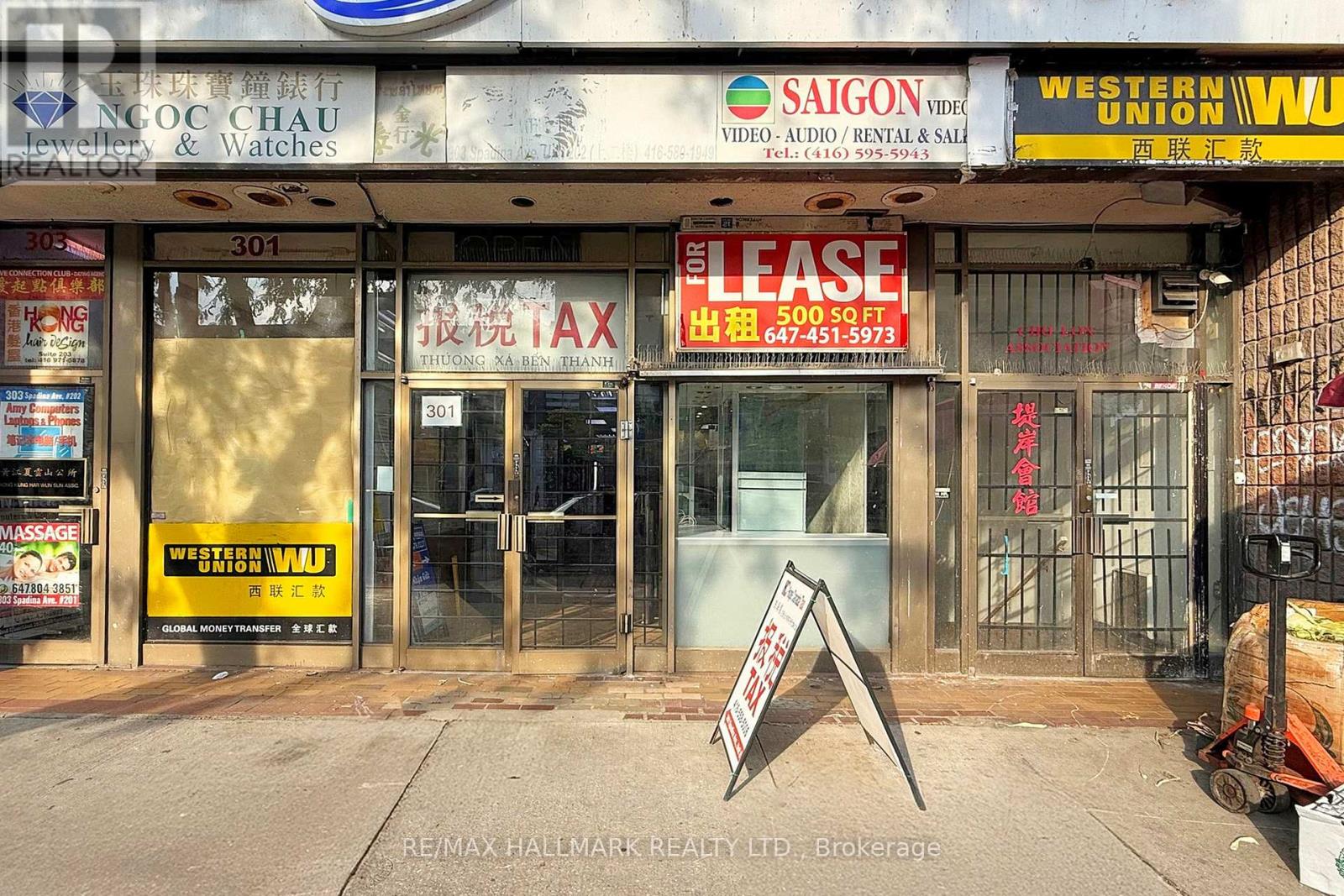 2 & 4(1 COMBINED UNIT) – 301 SPADINA AVENUE
