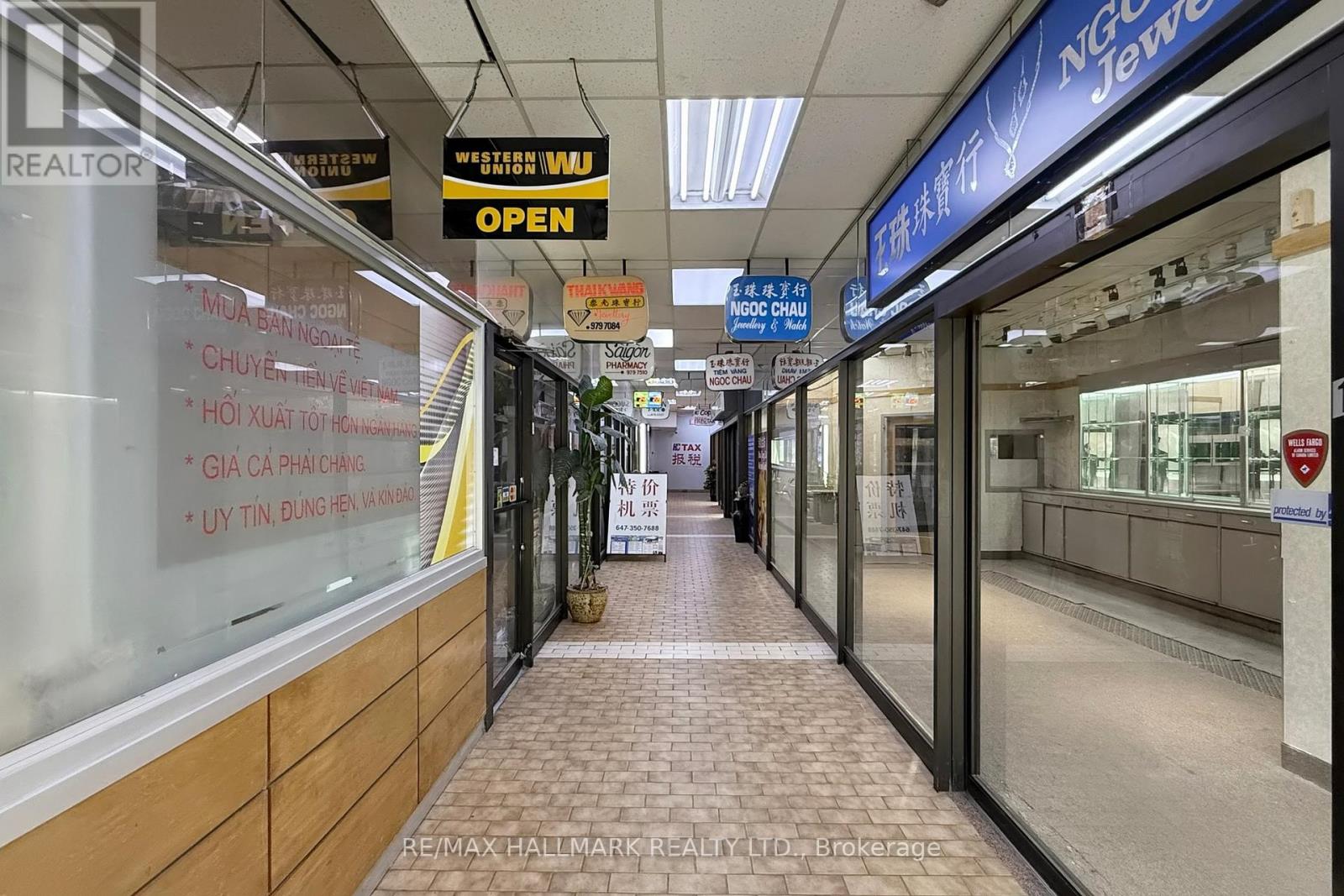 2 & 4(1 COMBINED UNIT) – 301 SPADINA AVENUE