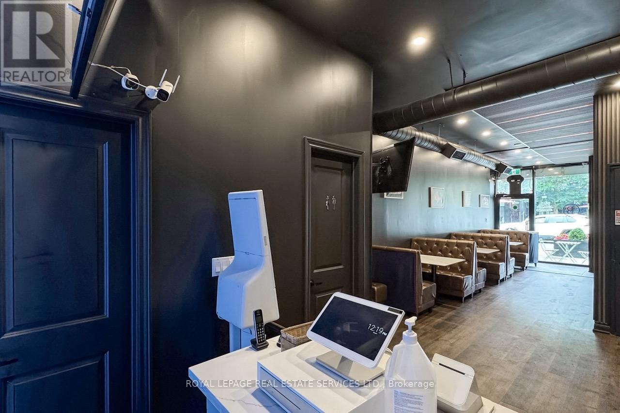914 BLOOR STREET W