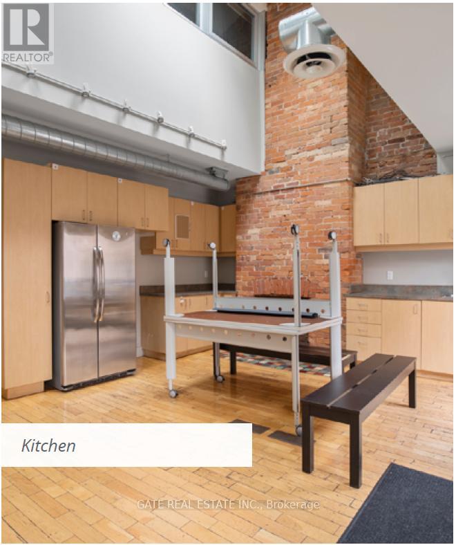 107 KING STREET E