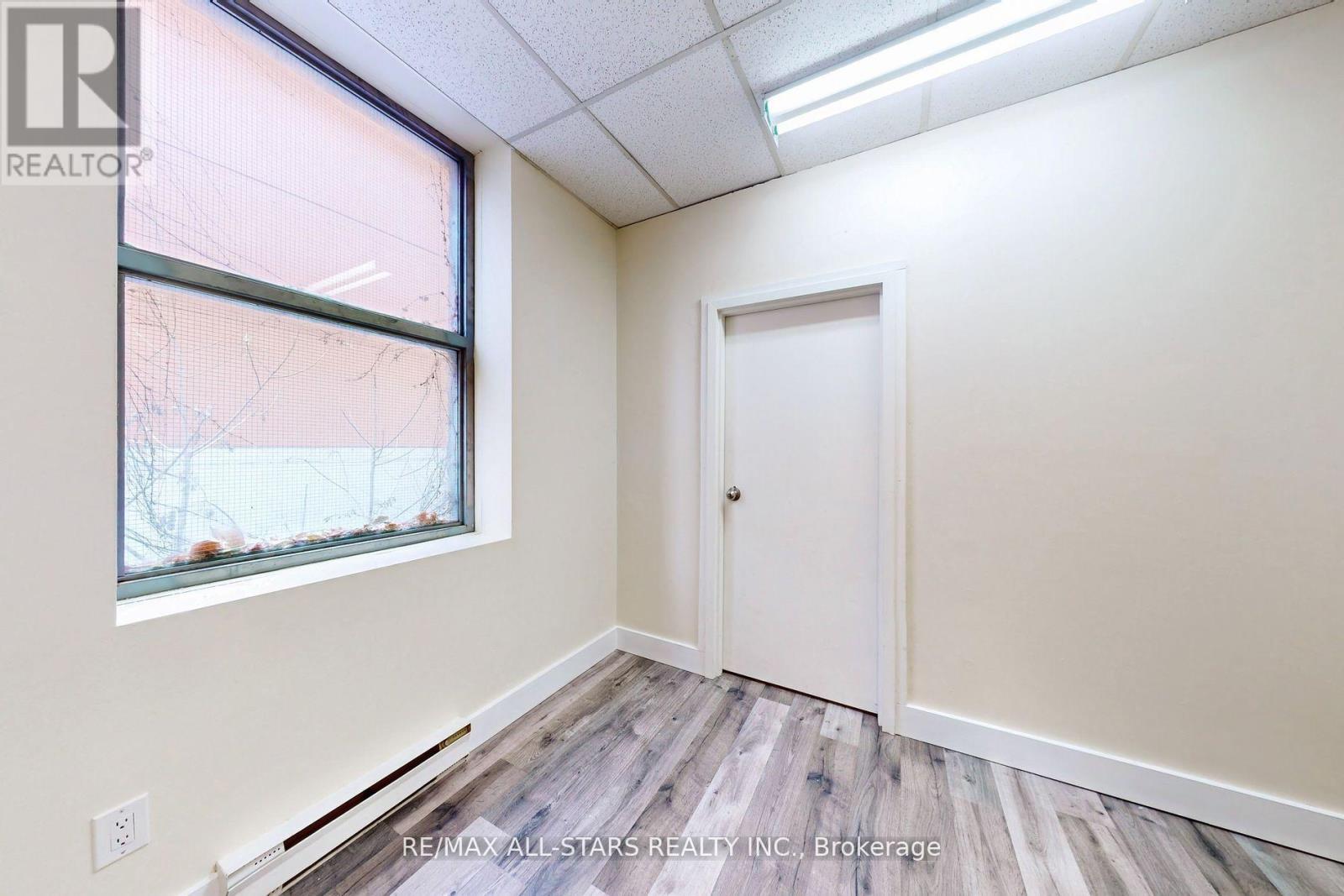 304 – 66 GERRARD STREET E