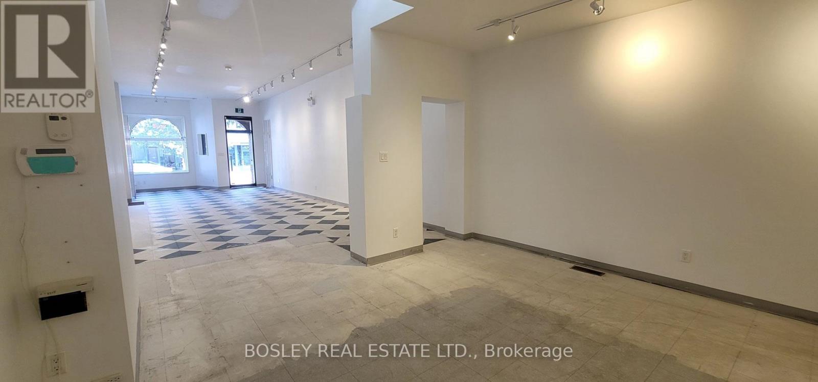 1075 QUEEN STREET W