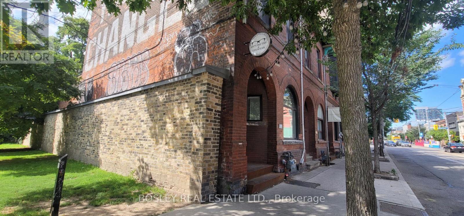 1075 QUEEN STREET W
