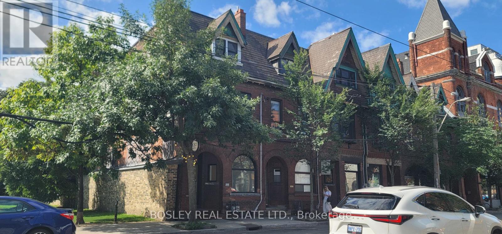 1075 QUEEN STREET W