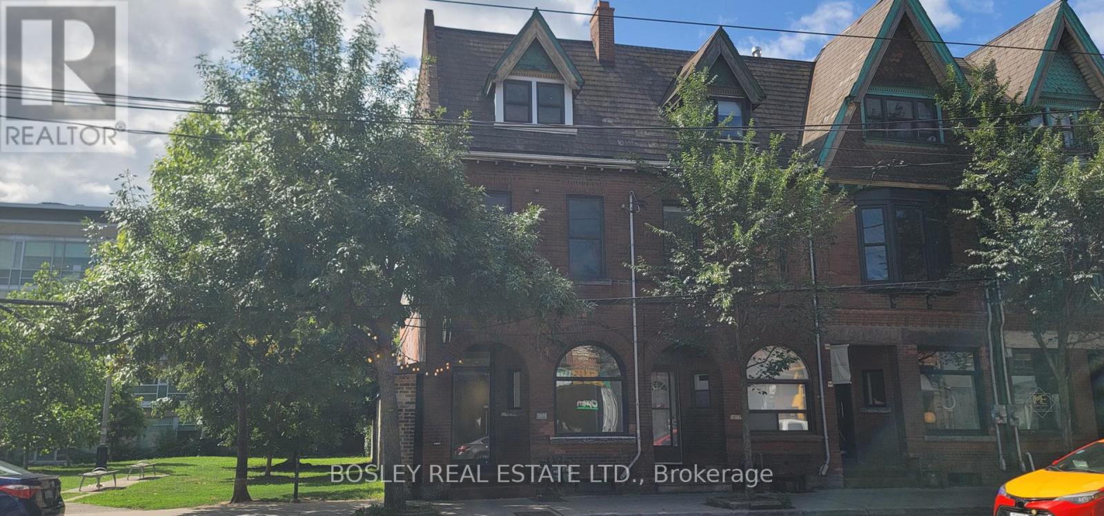 1075 QUEEN STREET W