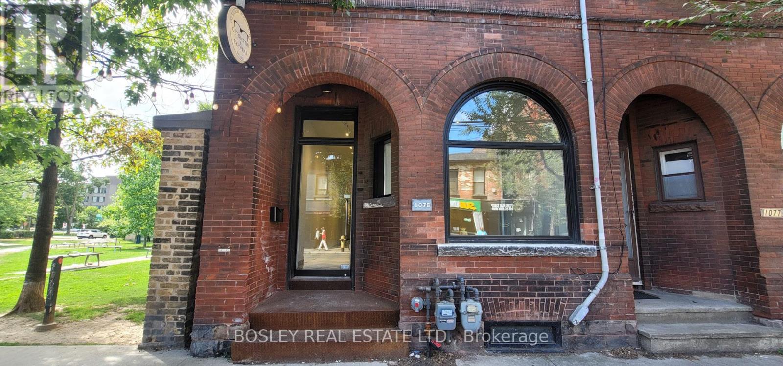 1075 QUEEN STREET W