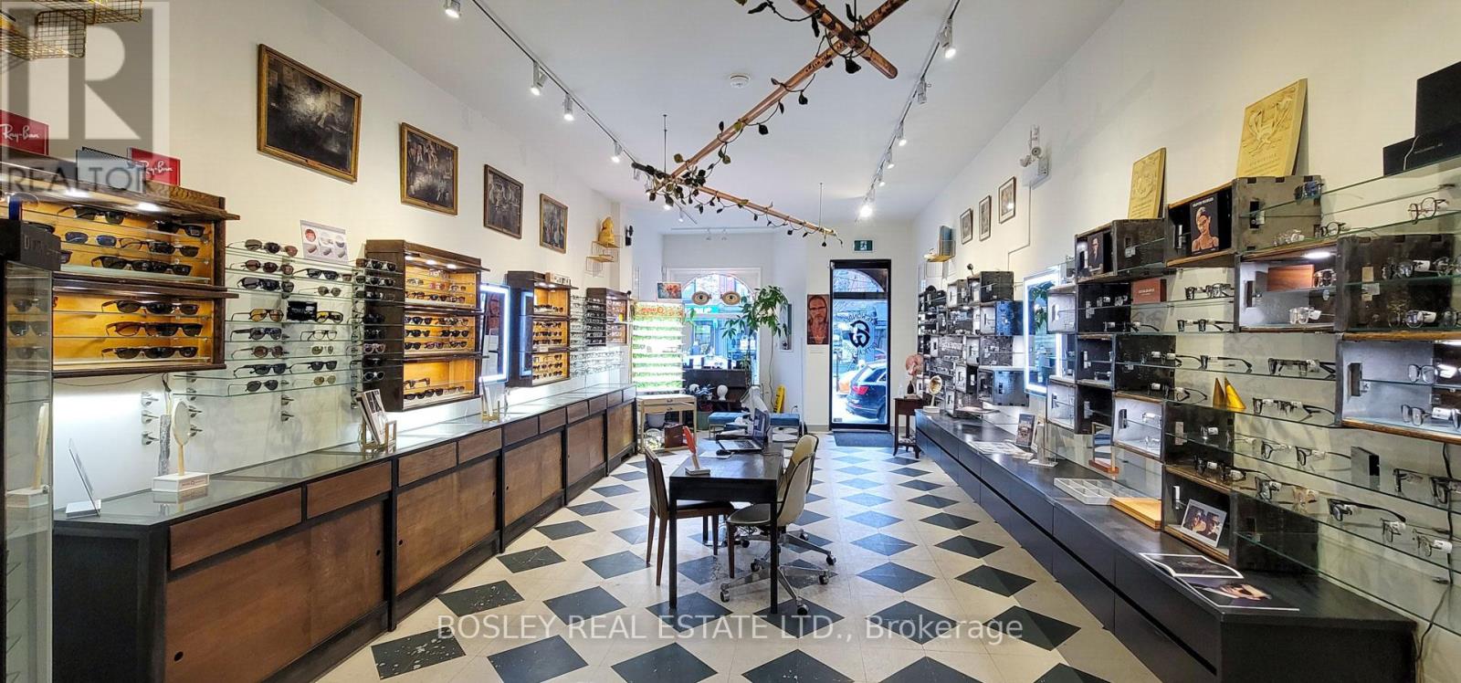 1075 QUEEN STREET W