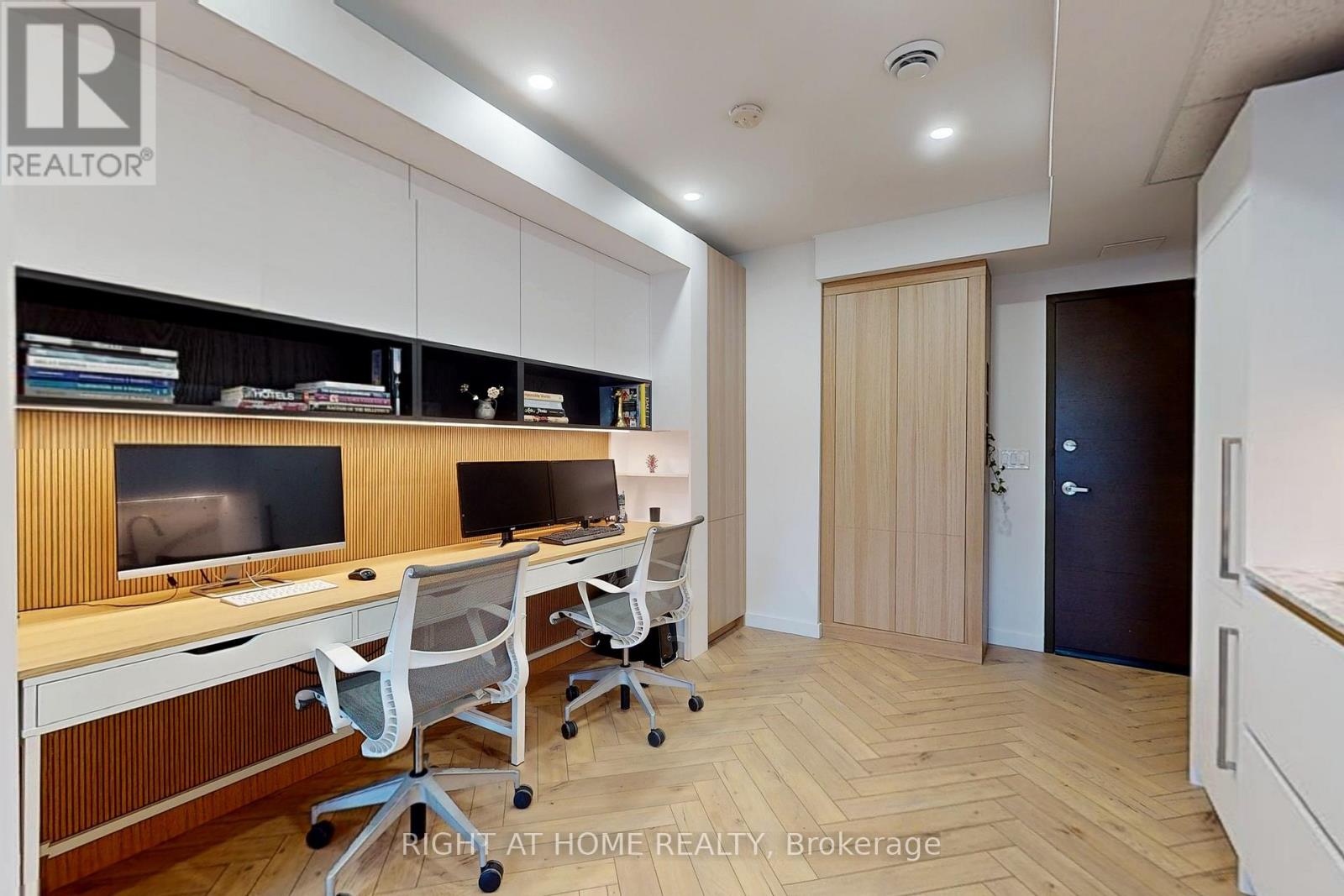 217 – 222 FINCH AVENUE W