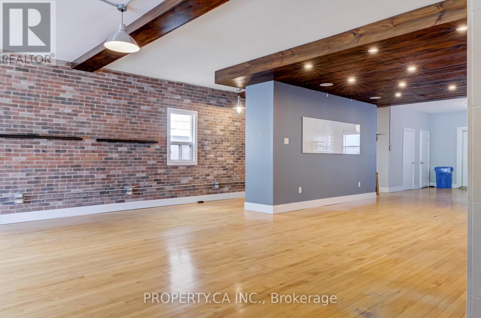 UPPER – 205 AUGUSTA AVENUE