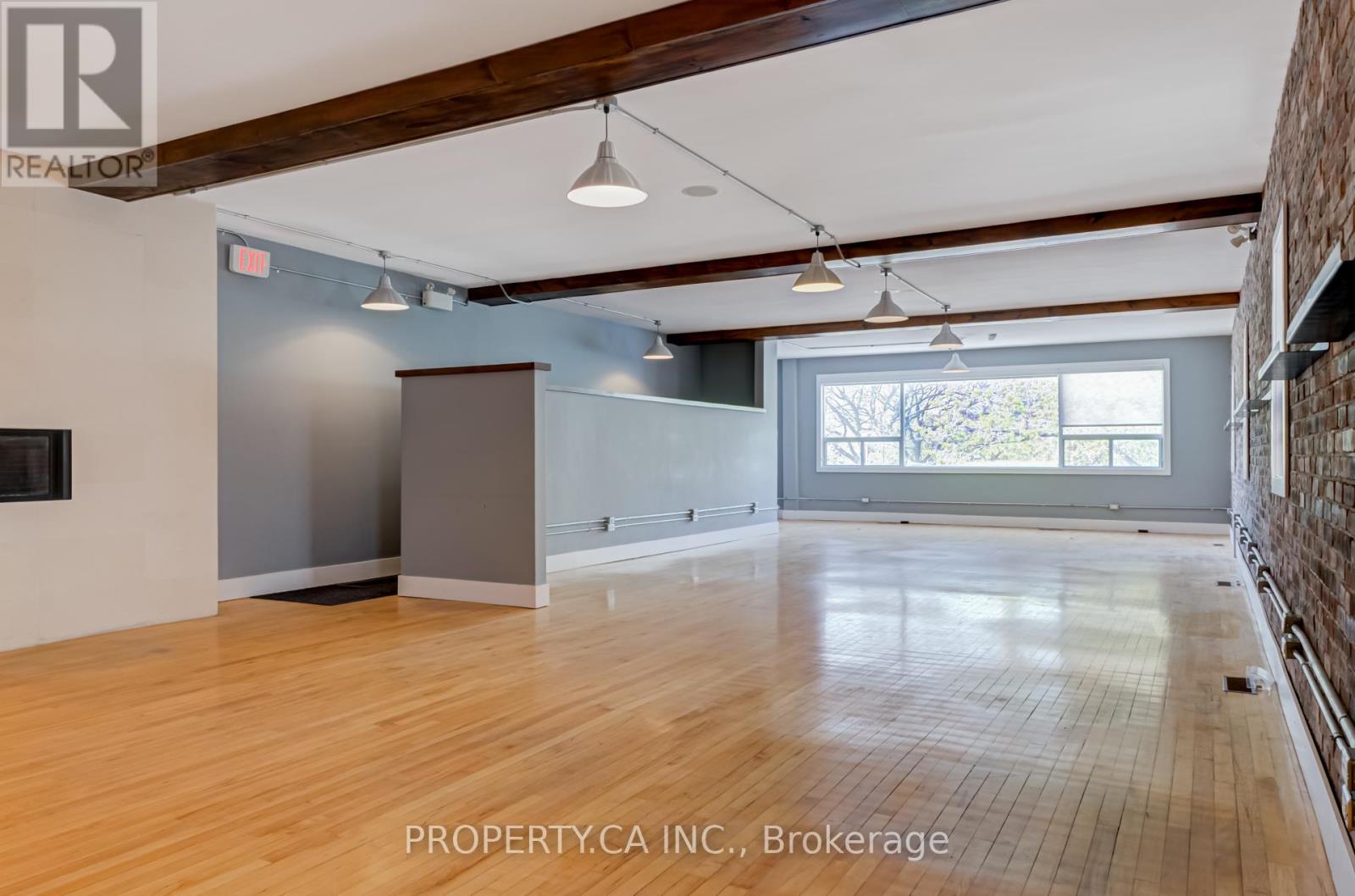 UPPER – 205 AUGUSTA AVENUE