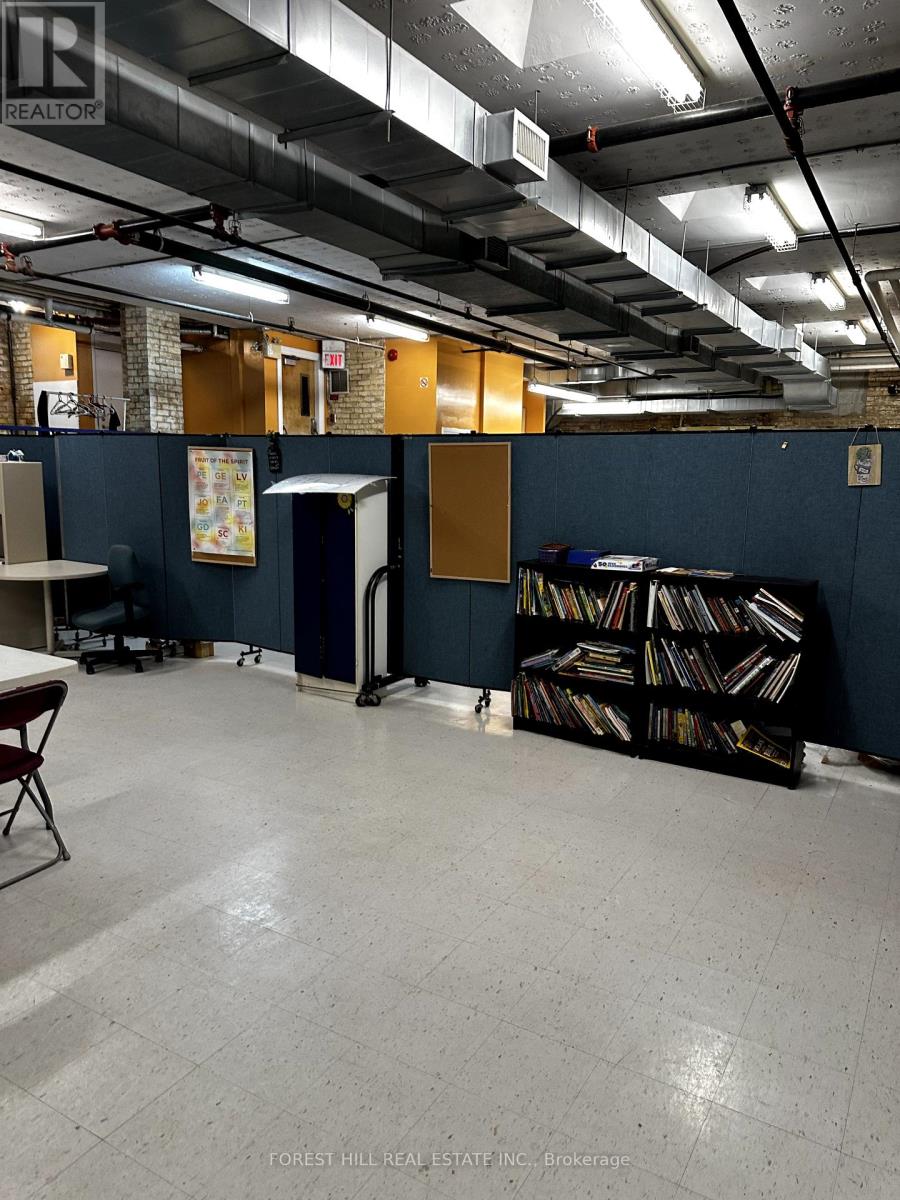 LOWER – 525 BLOOR STREET E