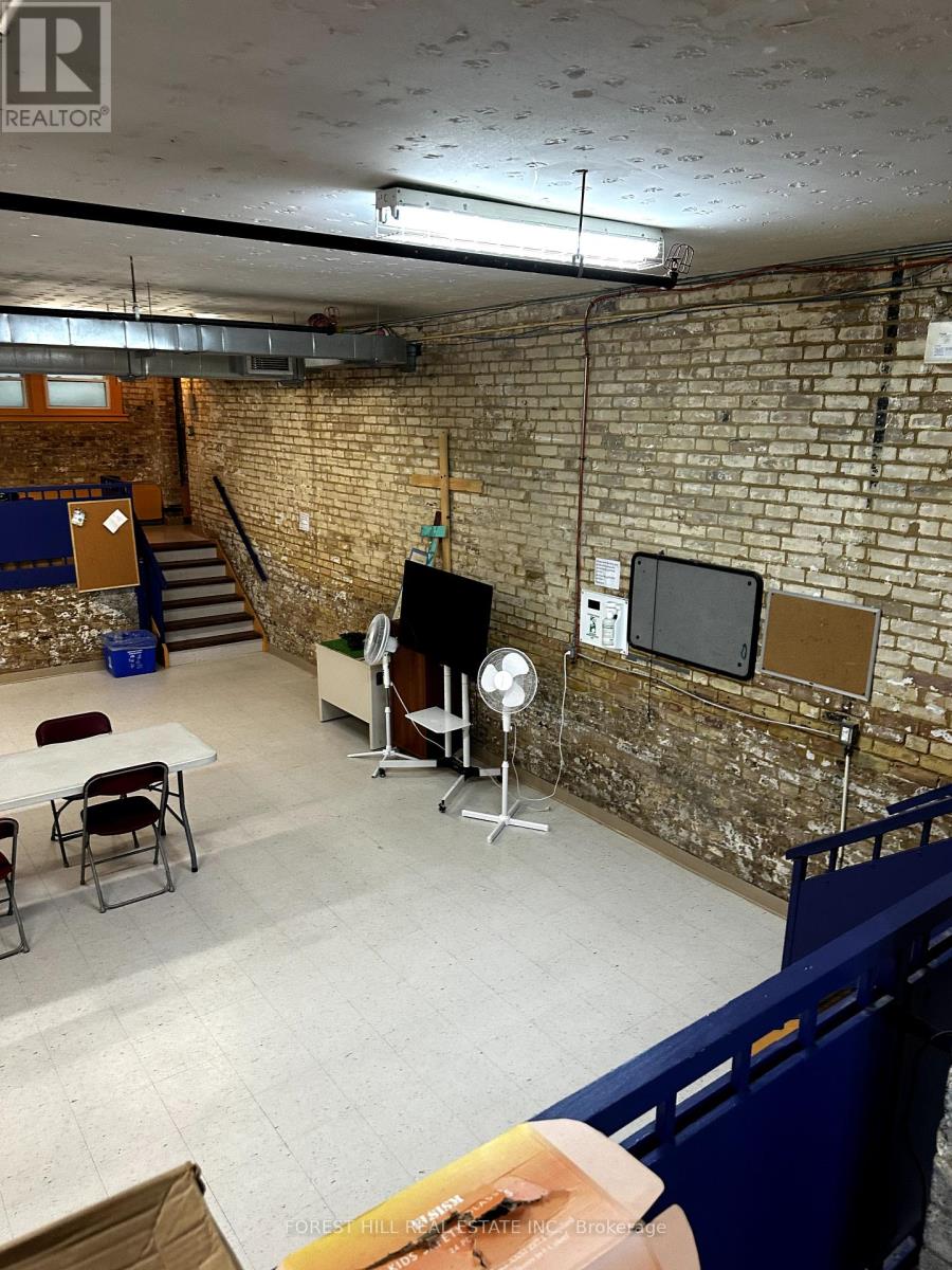 LOWER – 525 BLOOR STREET E