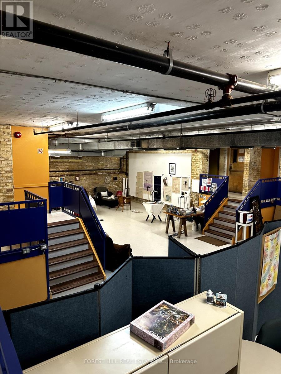 LOWER – 525 BLOOR STREET E