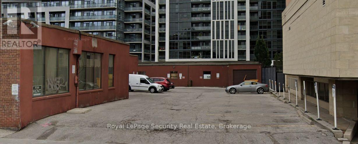 ED – 381 RICHMOND STREET E