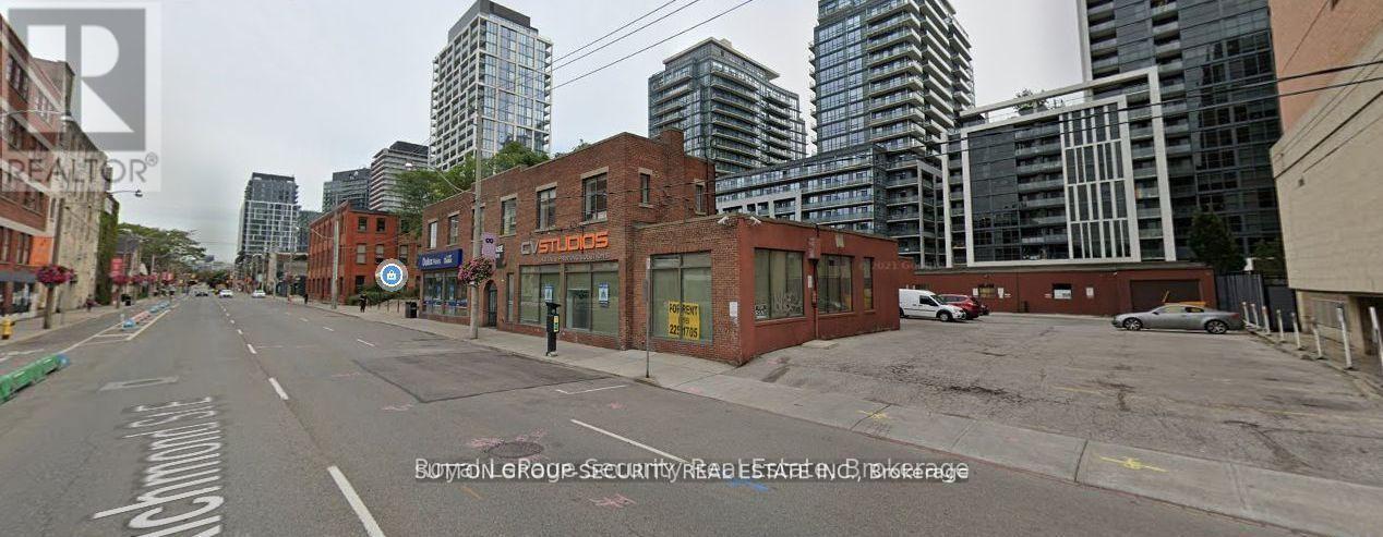 E5 – 381 RICHMOND STREET E
