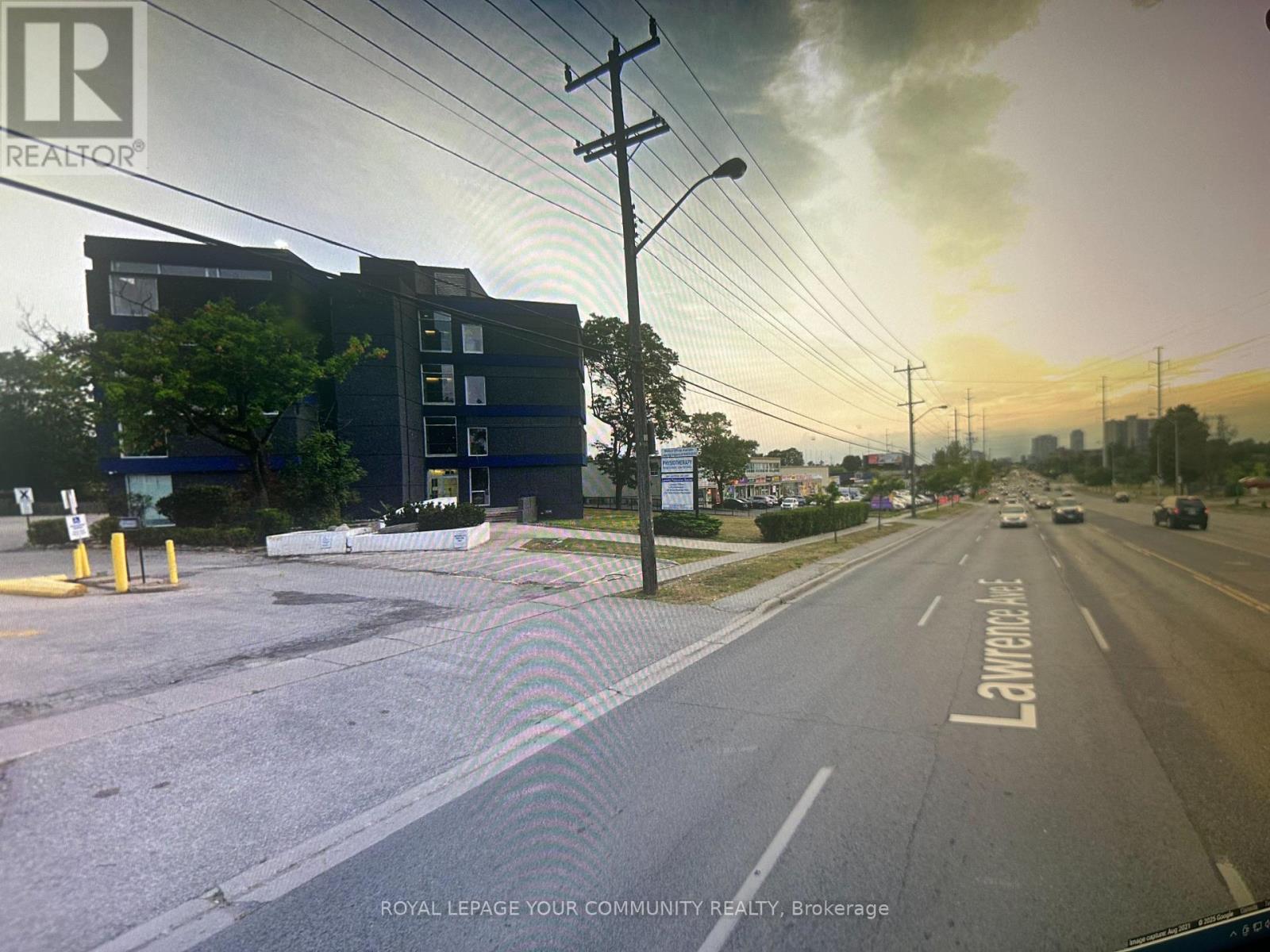 301,302,307 & 308 – 2901 LAWRENCE AVENUE E