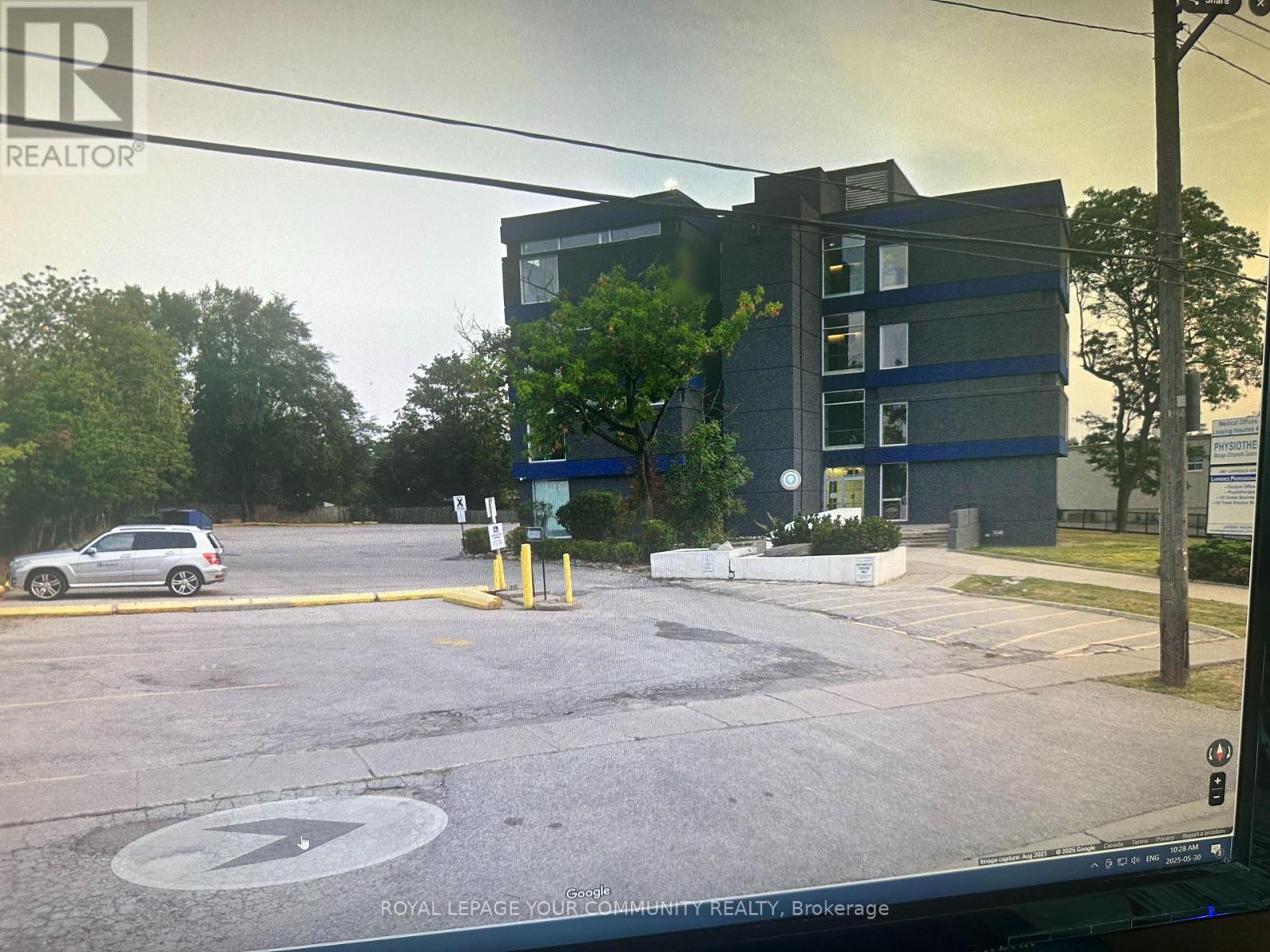 301,302,307 & 308 – 2901 LAWRENCE AVENUE E