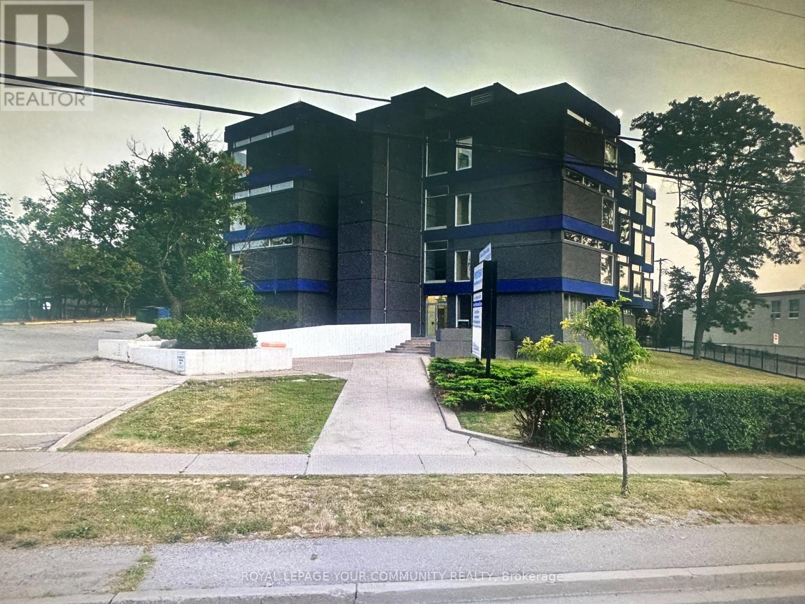 301,302,307 & 308 – 2901 LAWRENCE AVENUE E