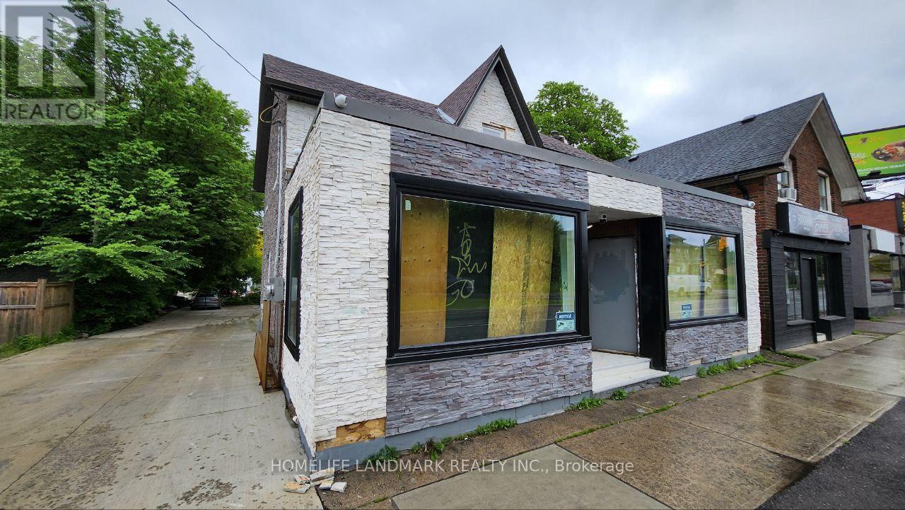C1 – 325 SIMCOE STREET S