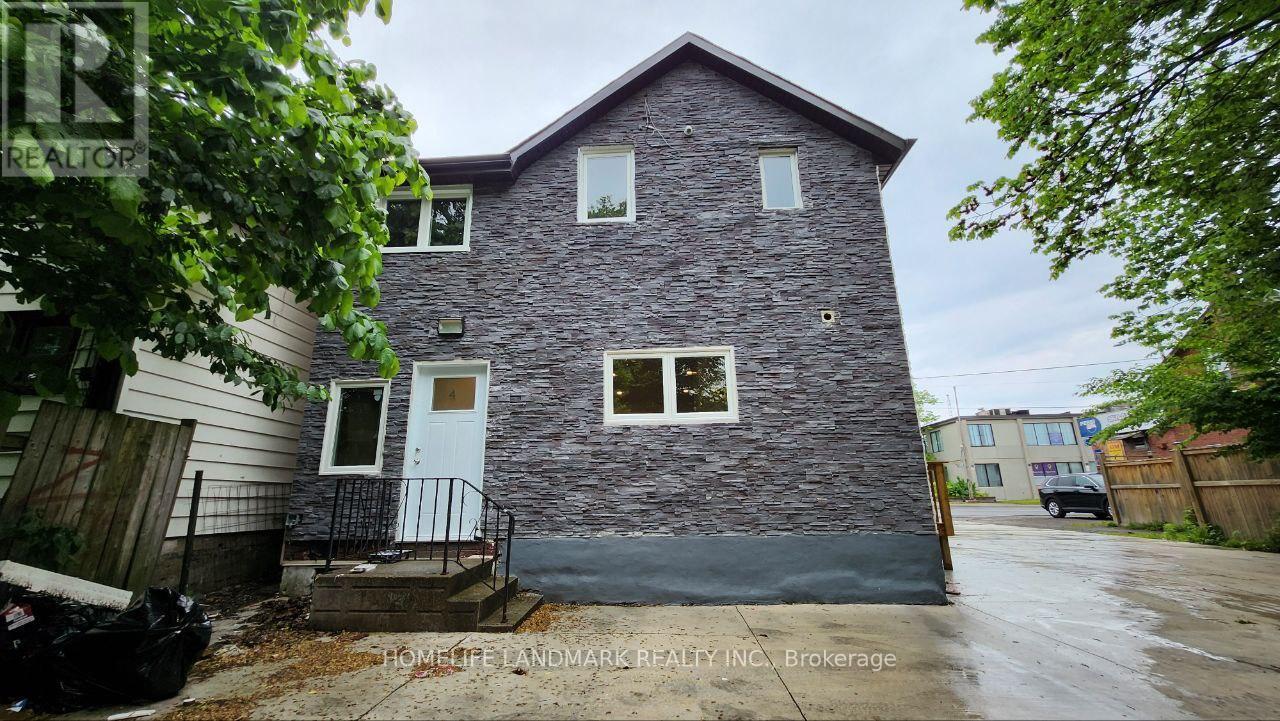 C1 – 325 SIMCOE STREET S