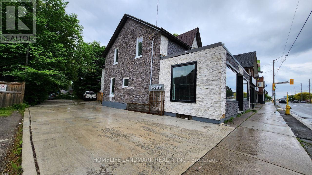 C1 – 325 SIMCOE STREET S
