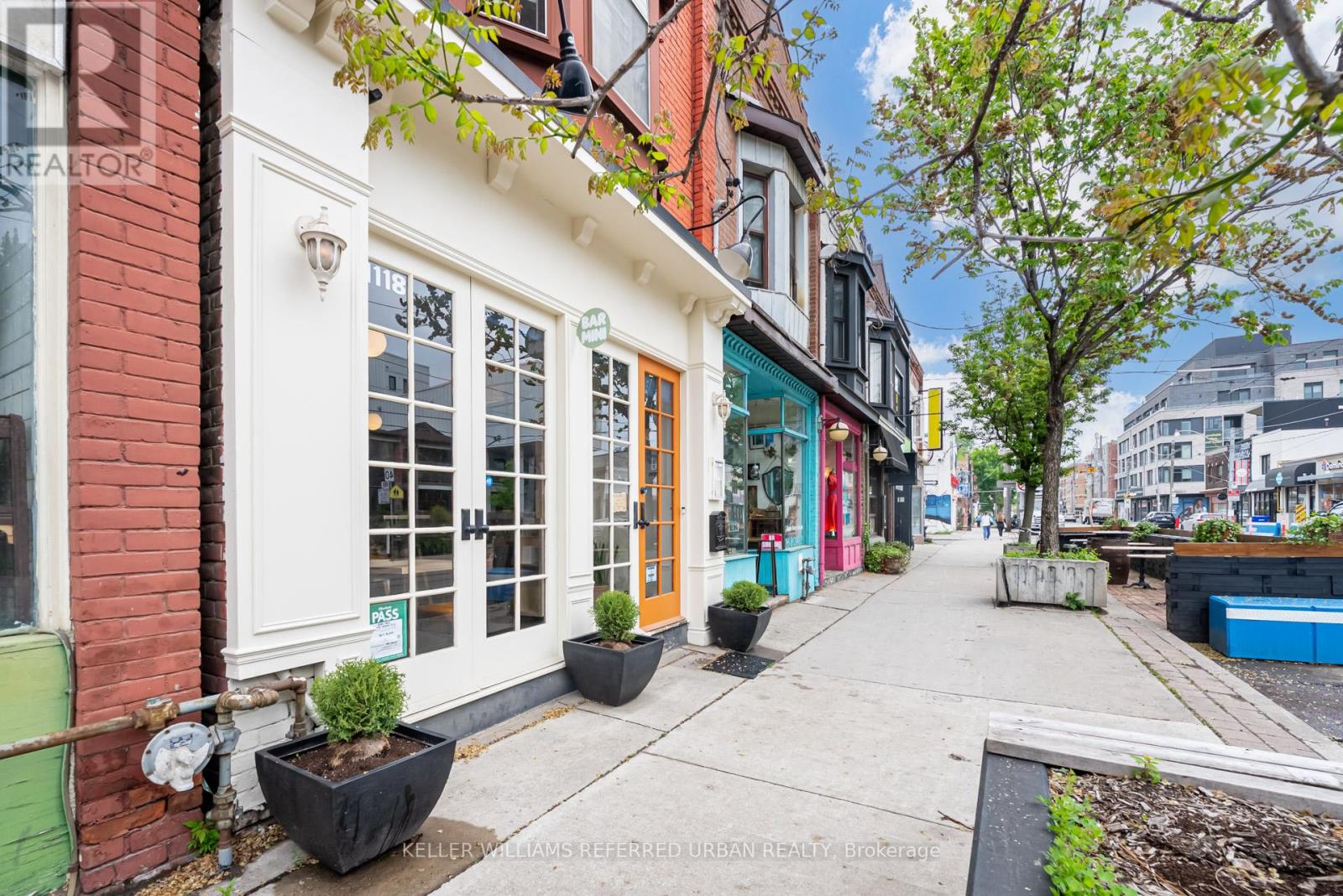 1118 QUEEN STREET E