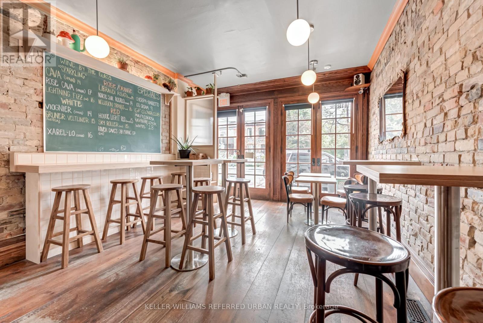 1118 QUEEN STREET E