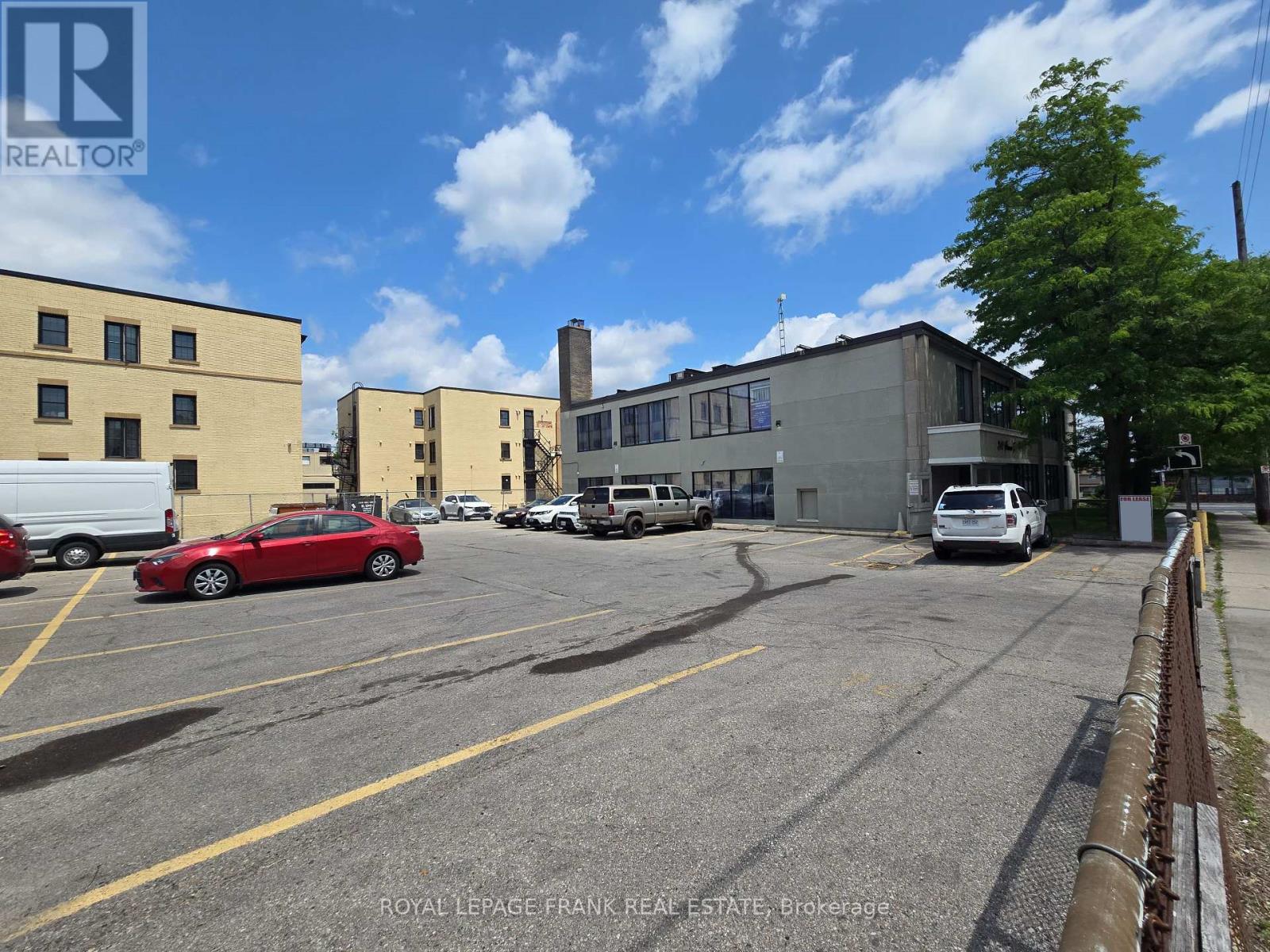 205 – 310 SIMCOE STREET S