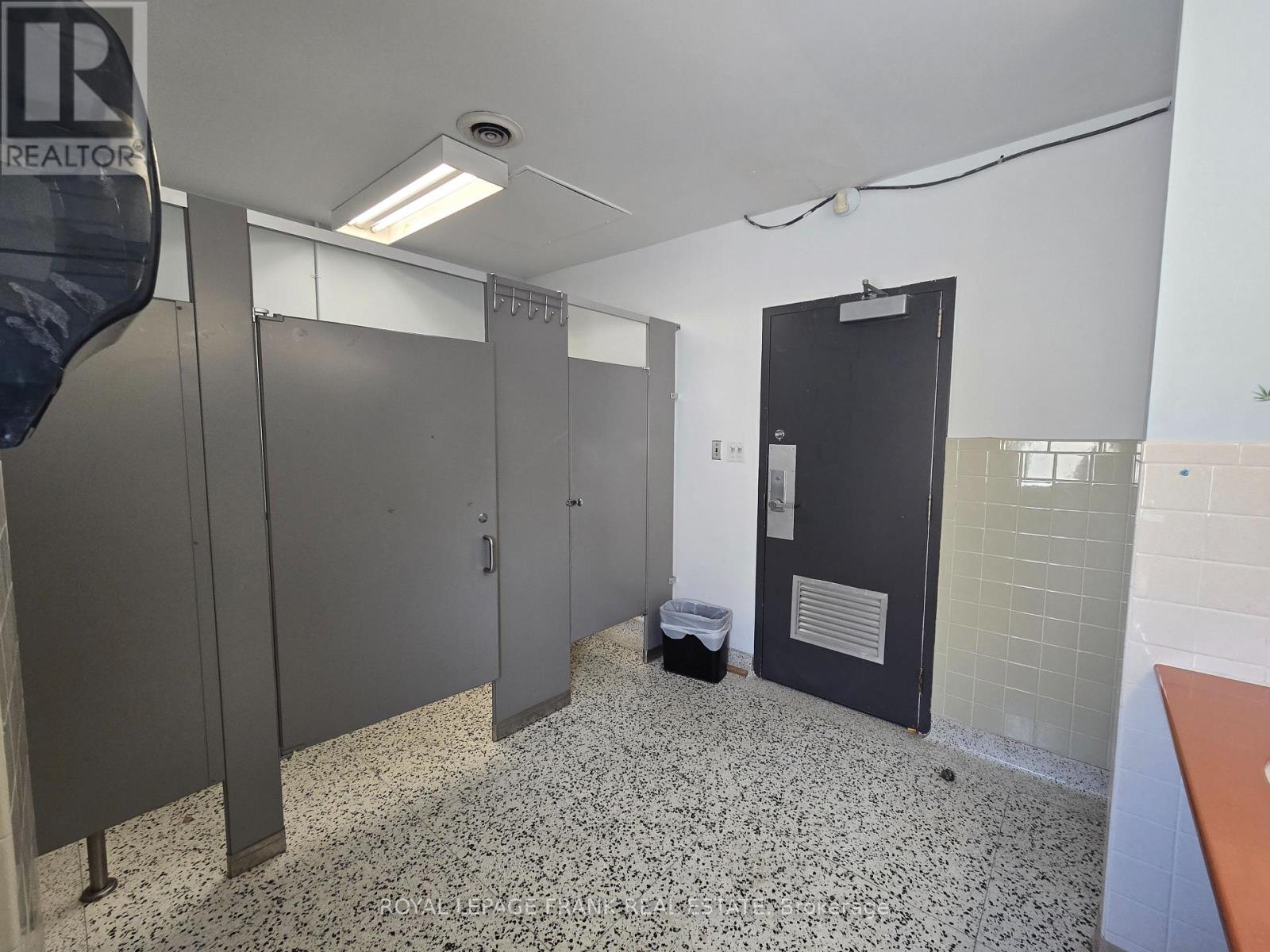 205 – 310 SIMCOE STREET S