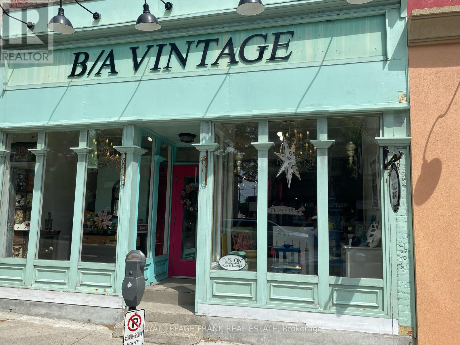 114 DUNDAS STREET