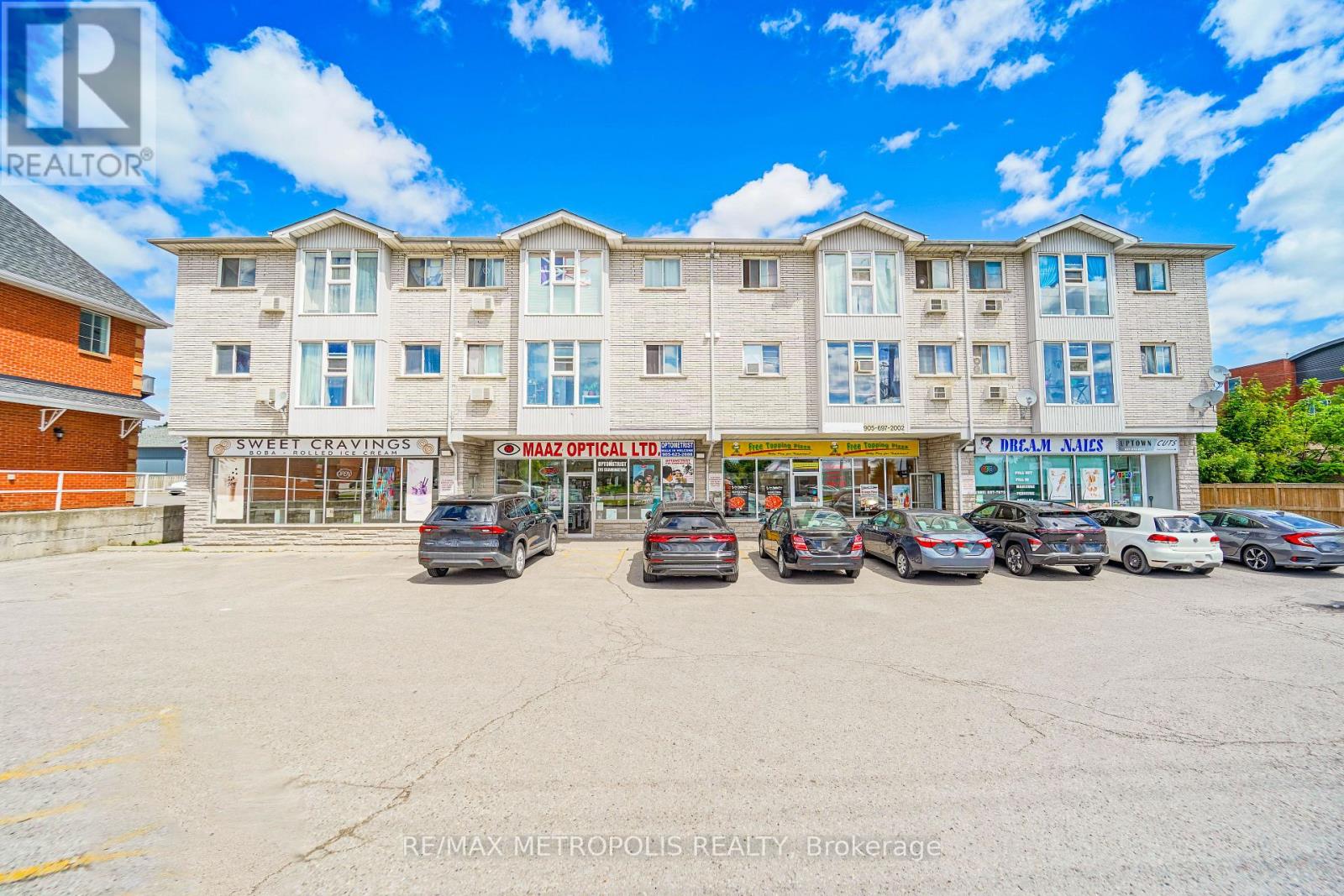4 – 210 KING STREET E