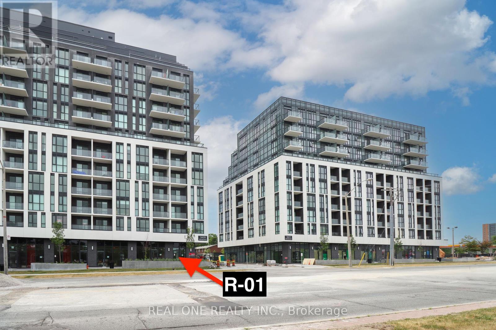 R01 – 3431 SHEPPARD AVENUE E