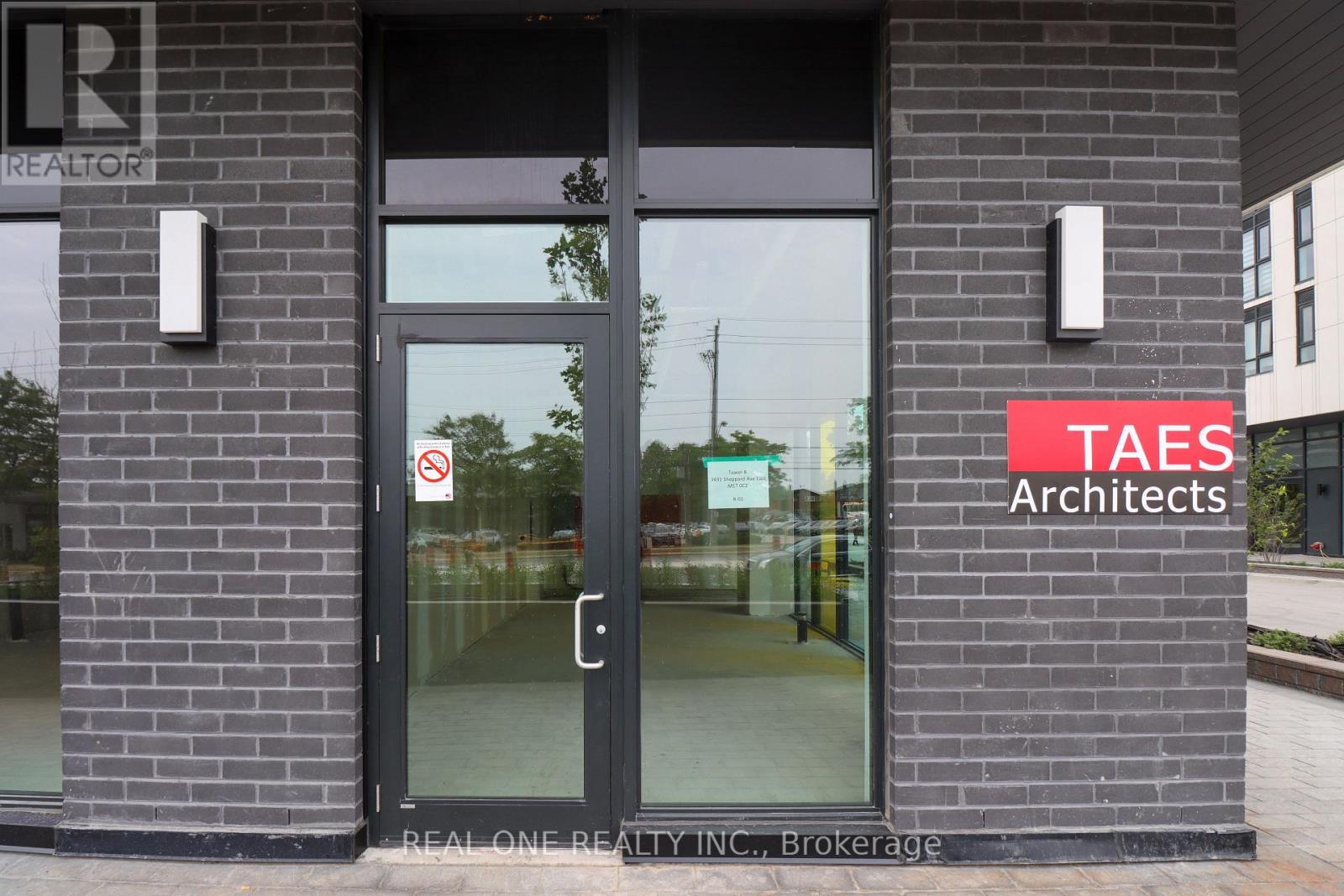 R01 – 3431 SHEPPARD AVENUE E